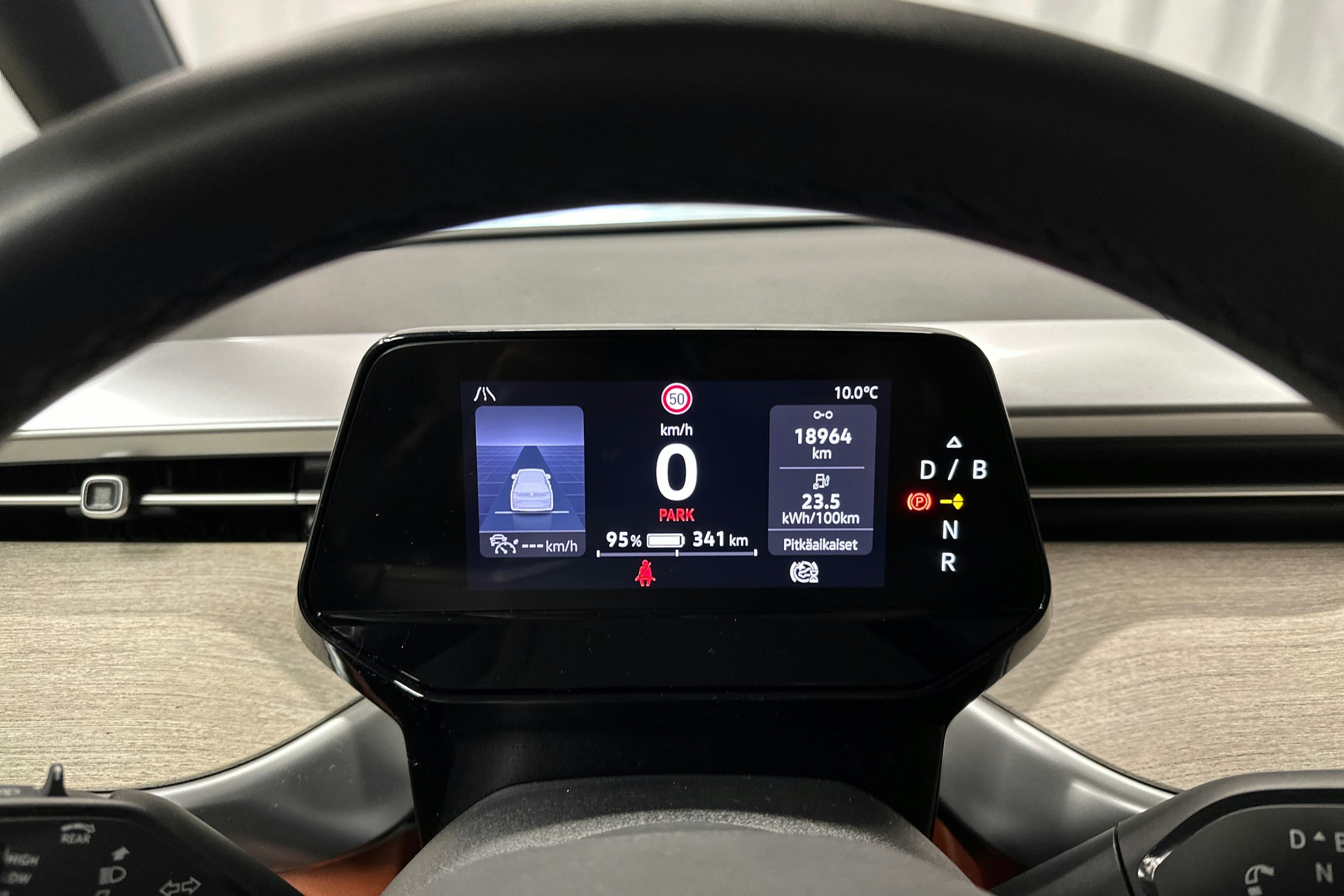 valkoinen Volkswagen ID. Buzz 2023 kuva 17.