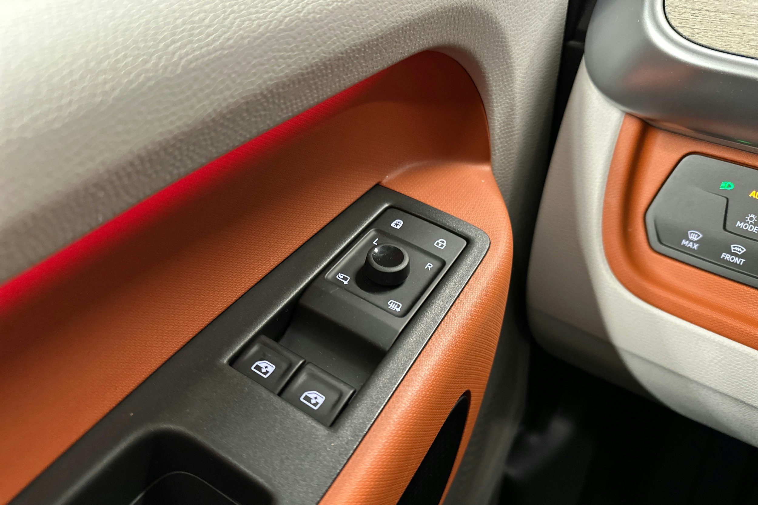 valkoinen Volkswagen ID. Buzz 2023 kuva 18.