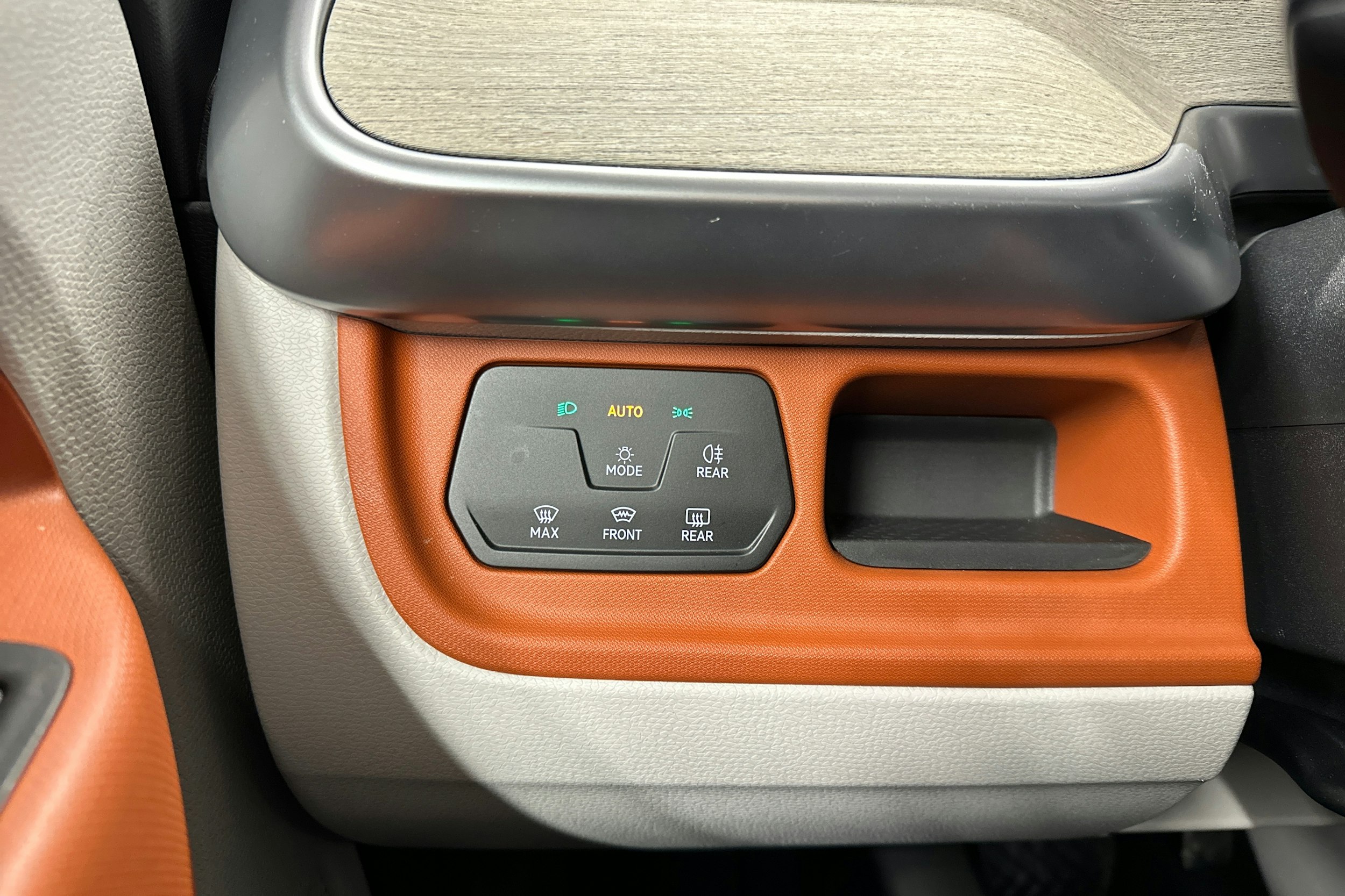 valkoinen Volkswagen ID. Buzz 2023 kuva 19.