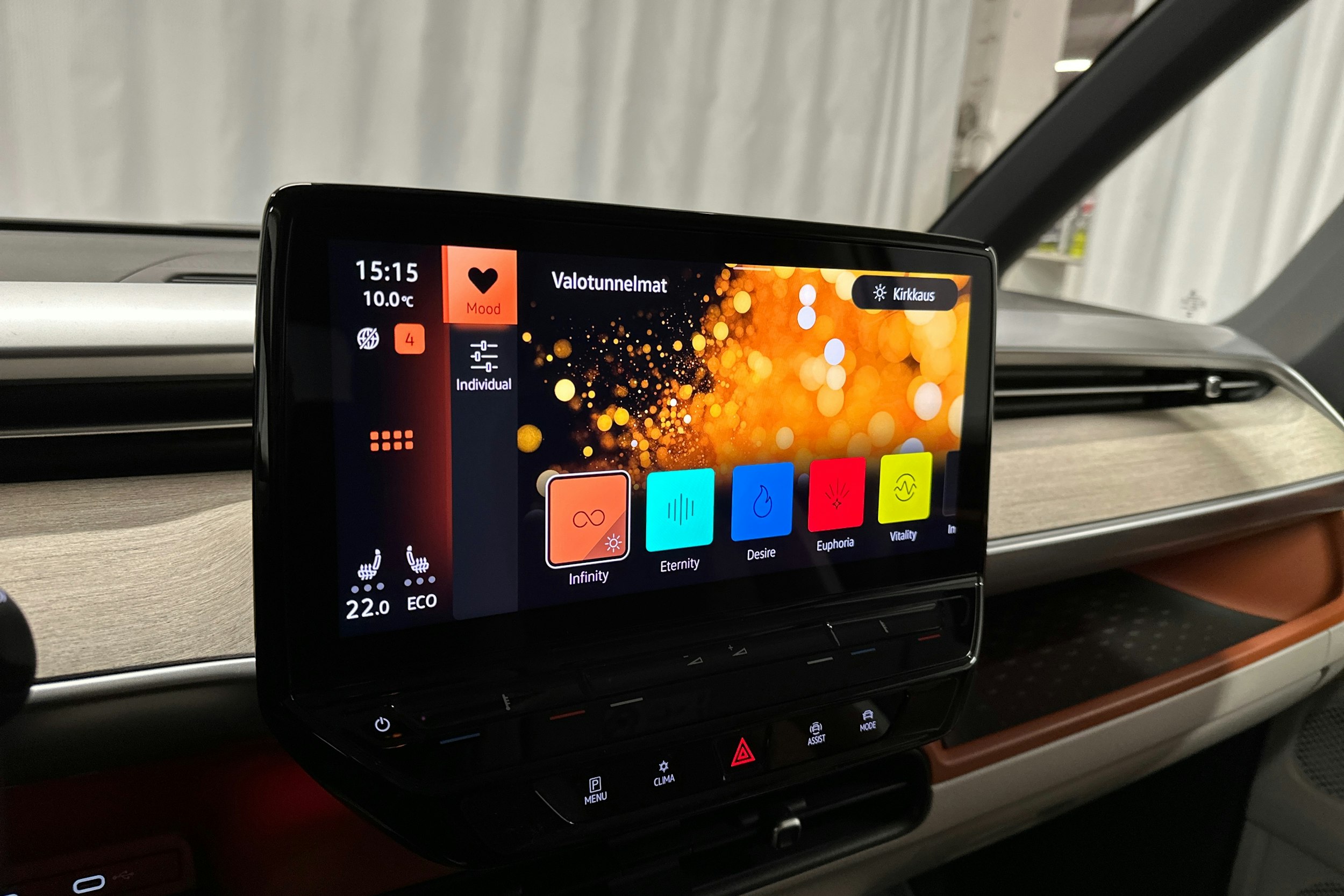 valkoinen Volkswagen ID. Buzz 2023 kuva 26.