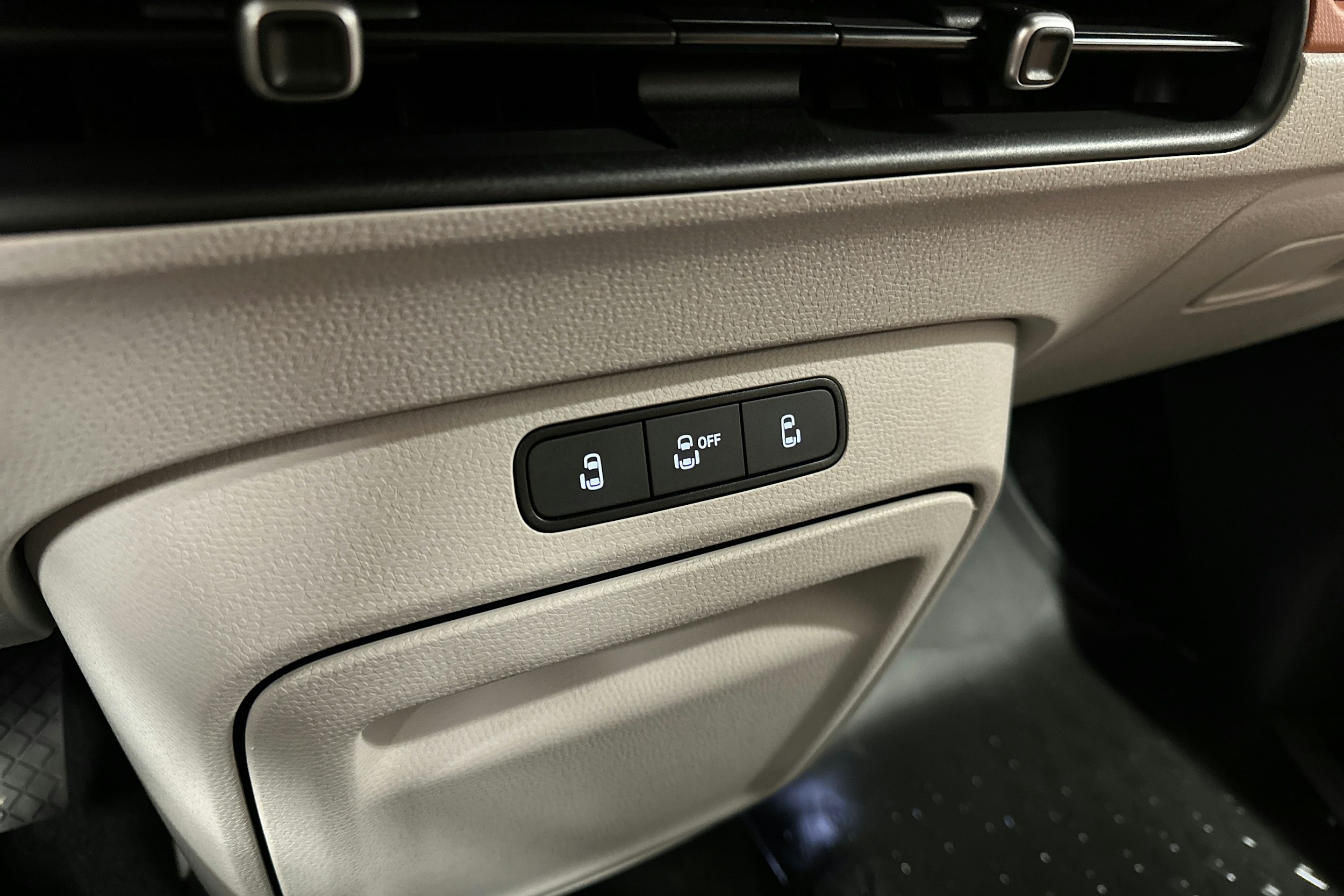 valkoinen Volkswagen ID. Buzz 2023 kuva 29.