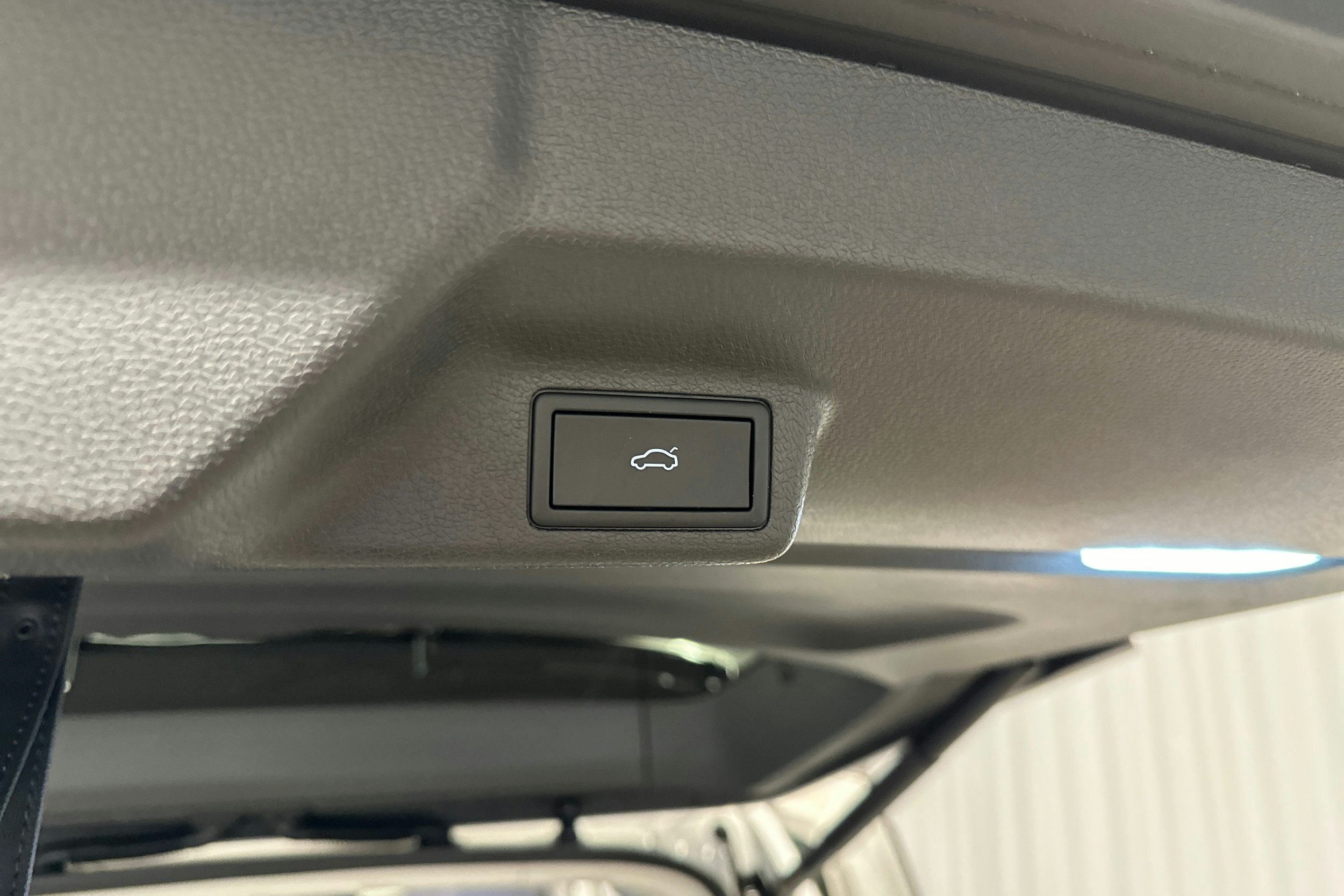 valkoinen Volkswagen ID. Buzz 2023 kuva 36.