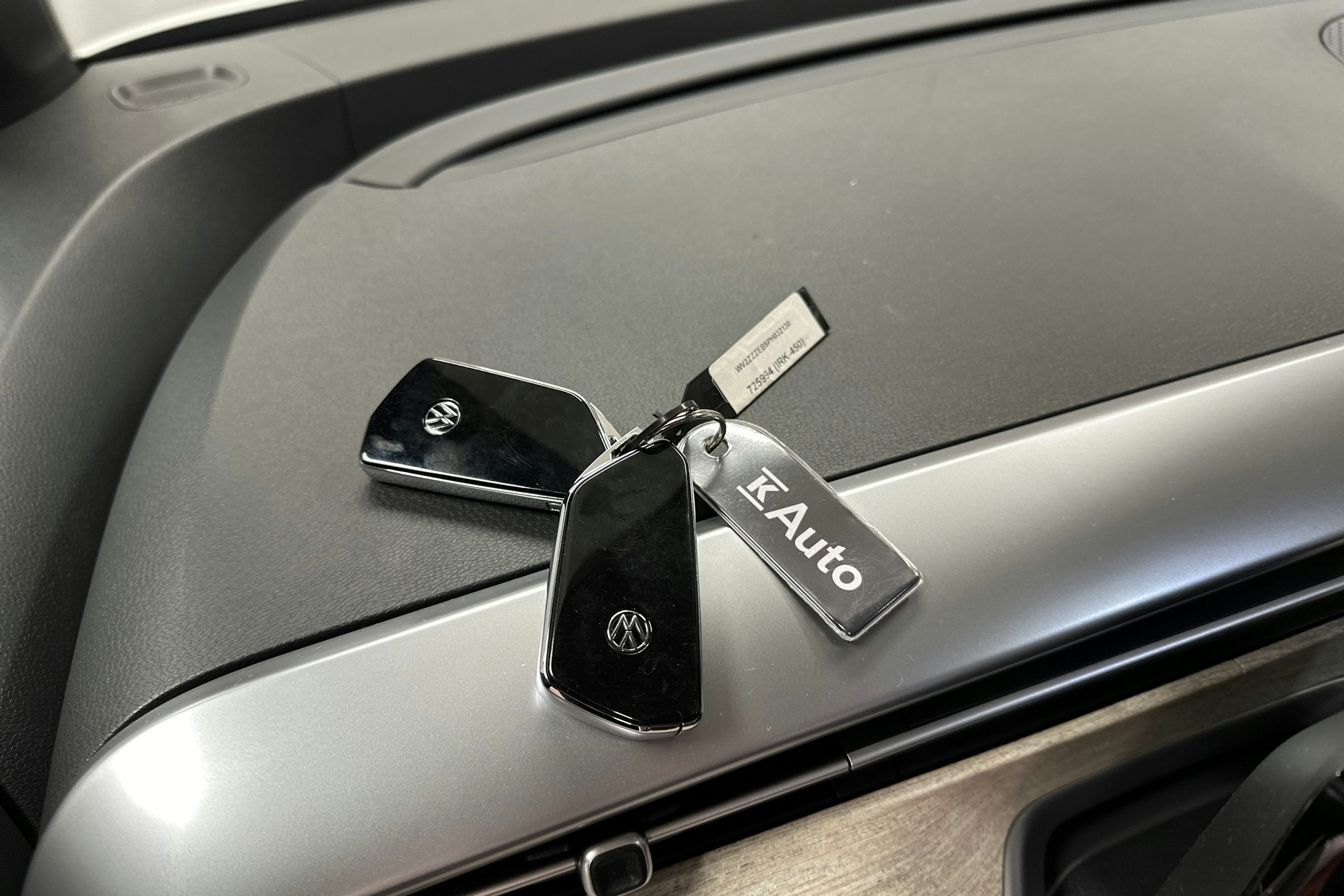 valkoinen Volkswagen ID. Buzz 2023 kuva 38.