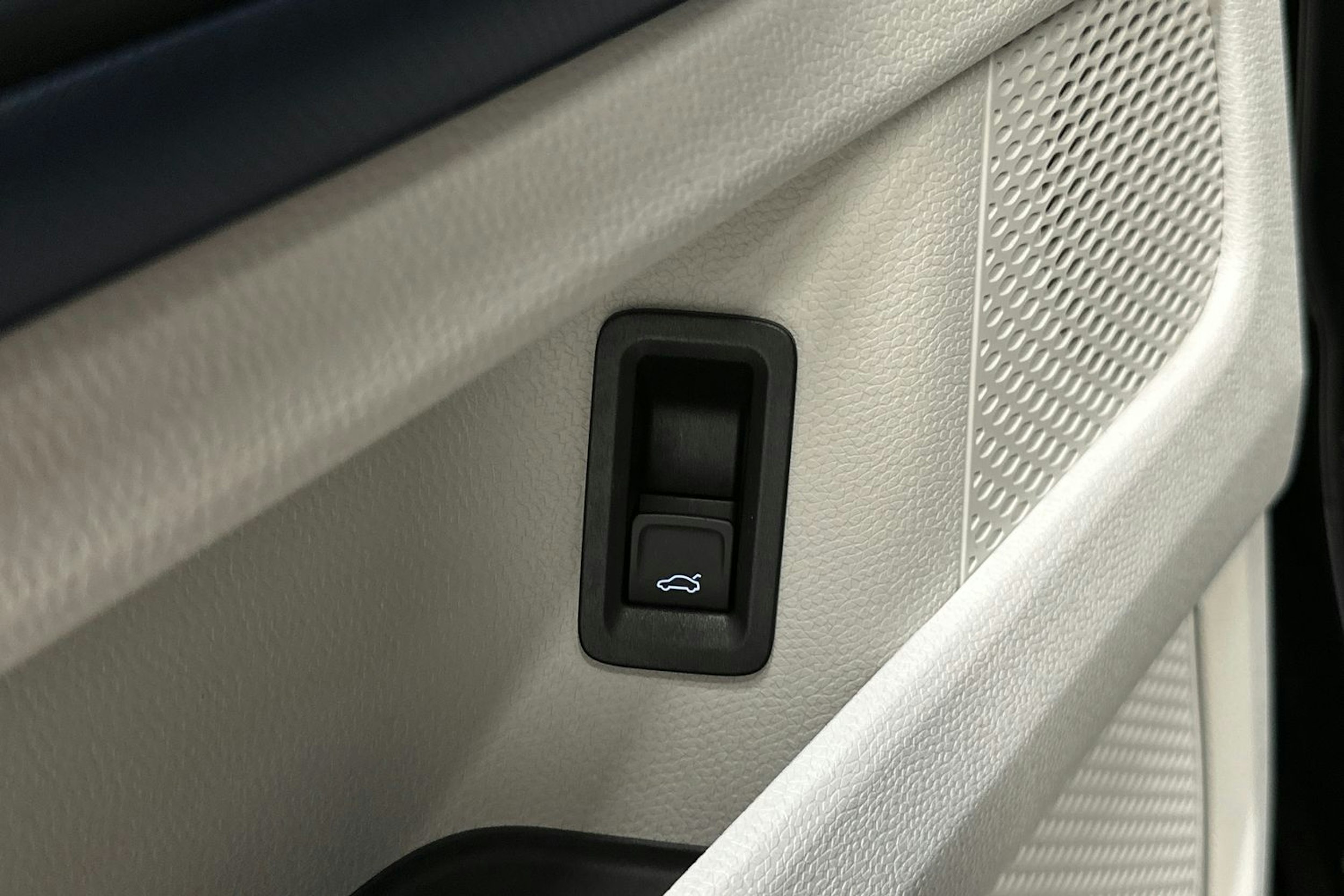 musta Volkswagen ID. Buzz 2023 kuva 17.