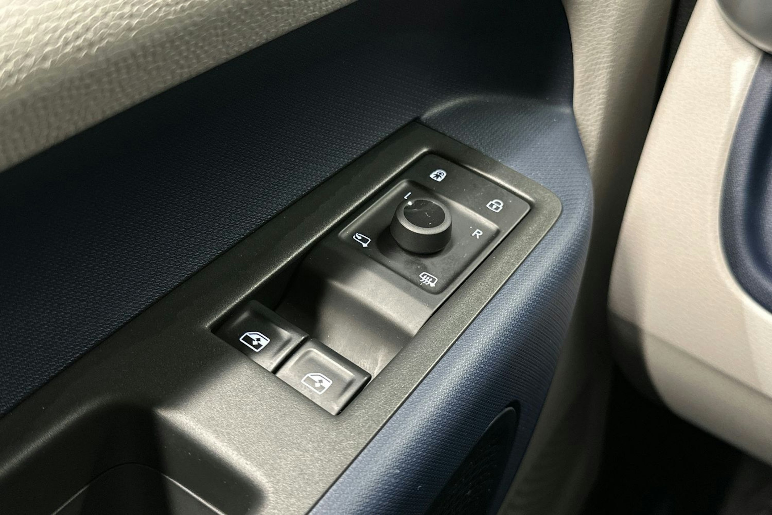 musta Volkswagen ID. Buzz 2023 kuva 19.