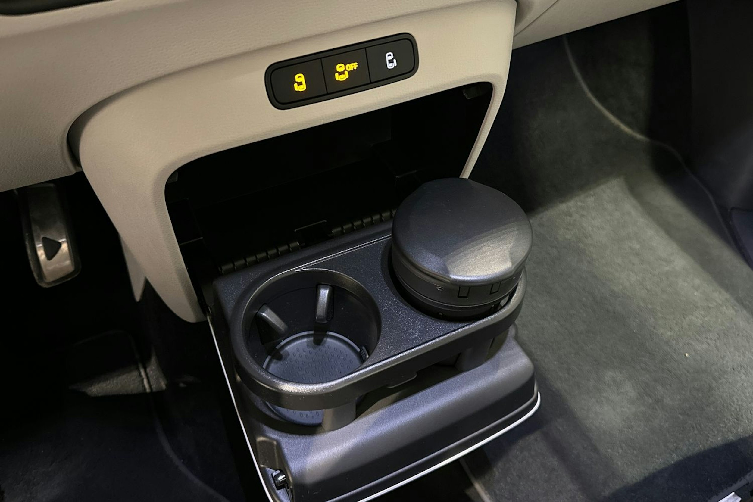 musta Volkswagen ID. Buzz 2023 kuva 31.