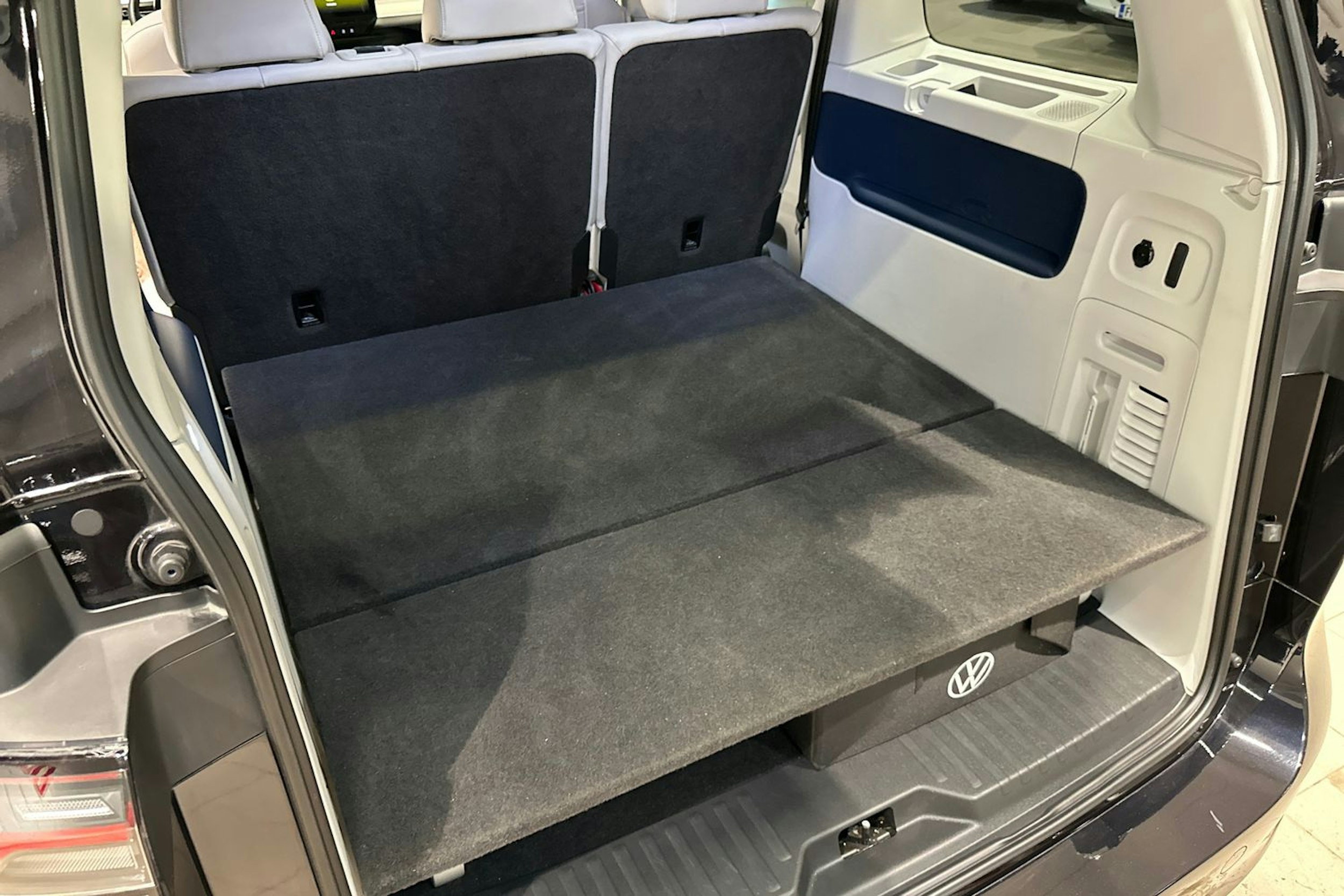 musta Volkswagen ID. Buzz 2023 kuva 38.