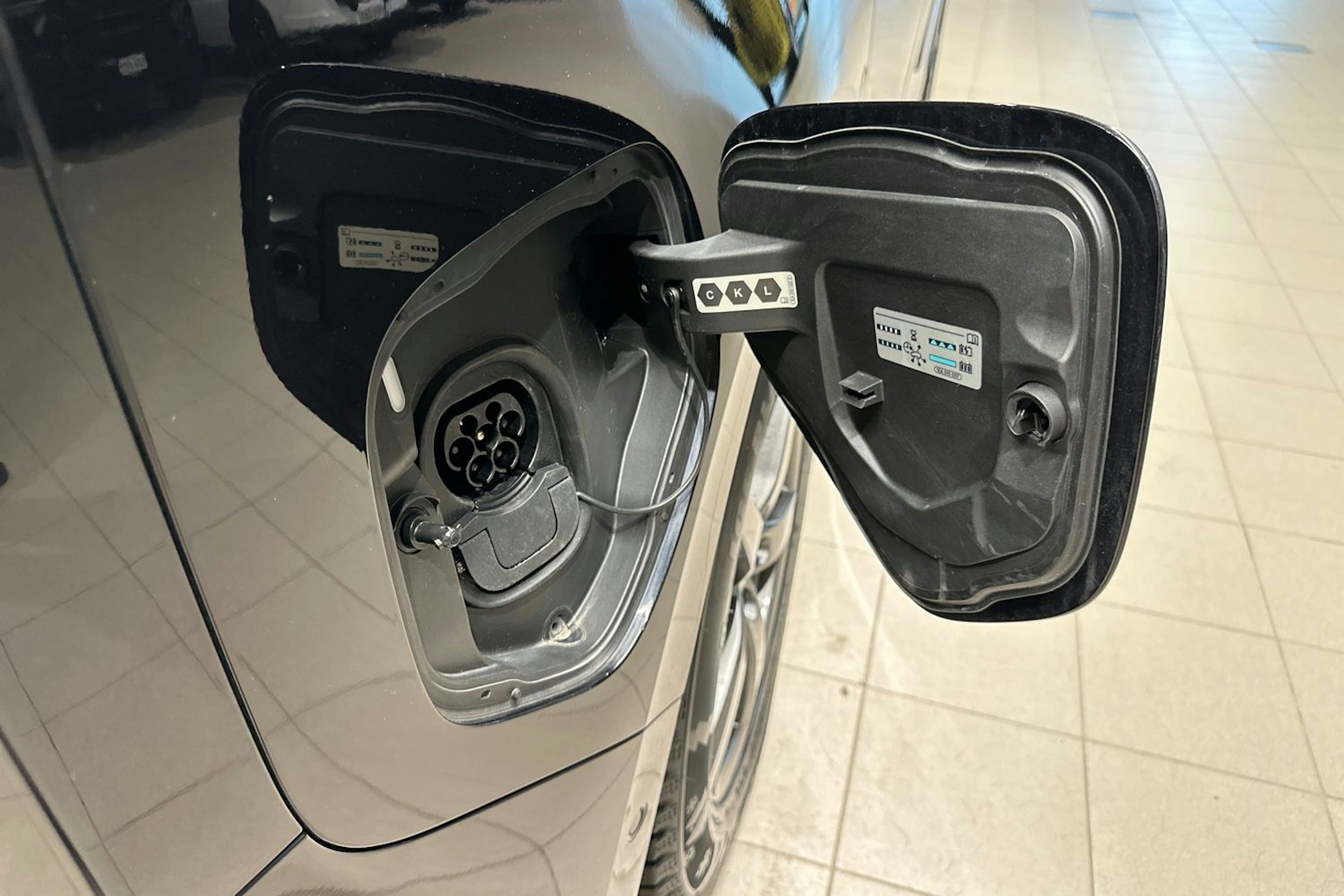 musta Volkswagen ID. Buzz 2023 kuva 40.