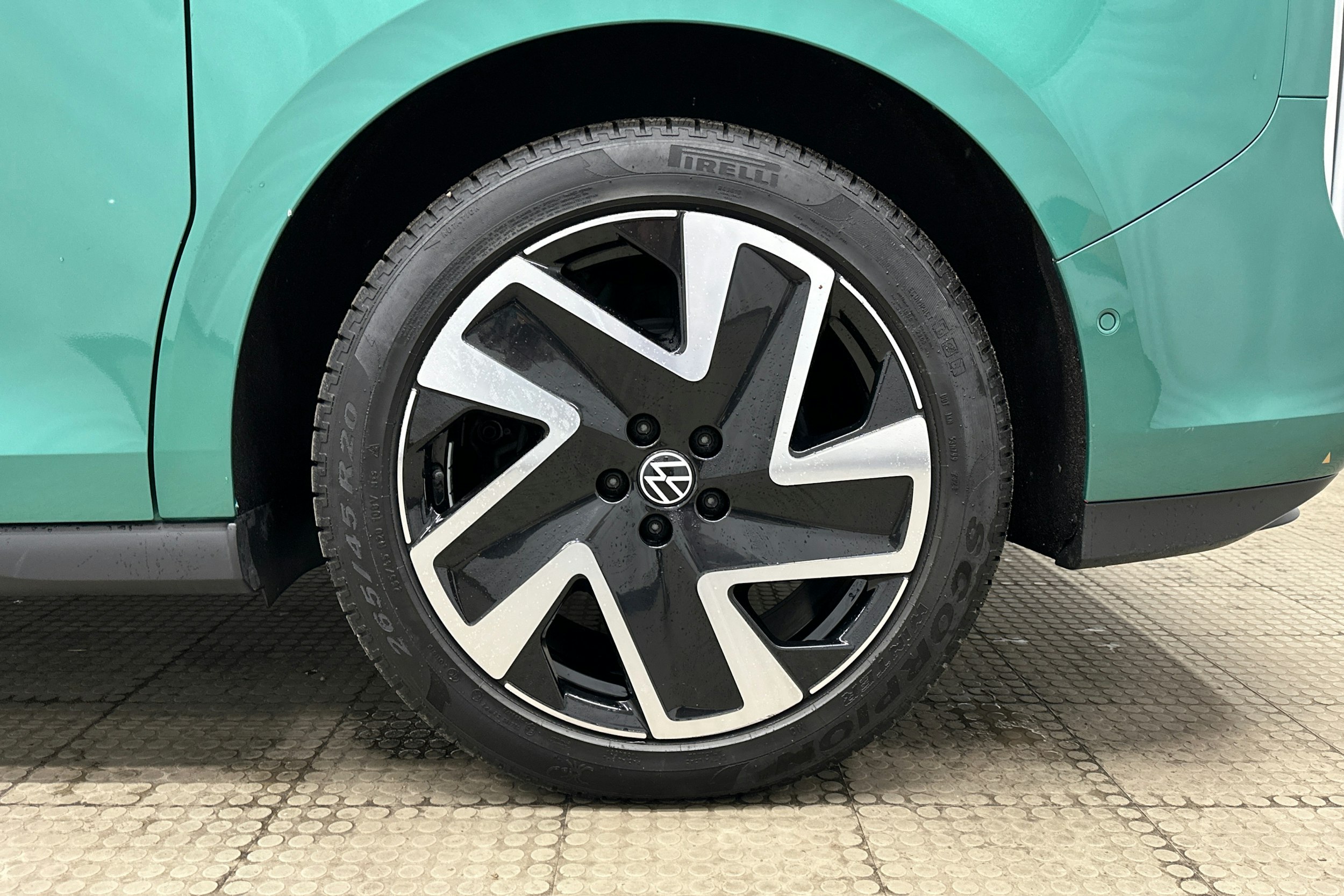 vihreä Volkswagen ID. Buzz 2023 kuva 13.