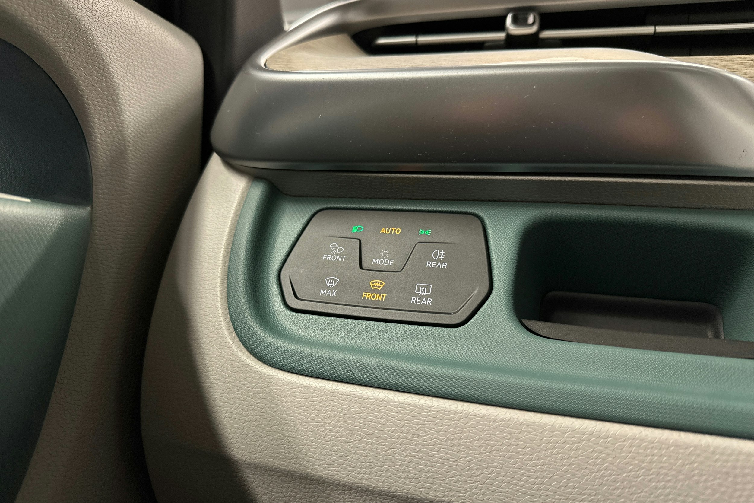 vihreä Volkswagen ID. Buzz 2023 kuva 16.