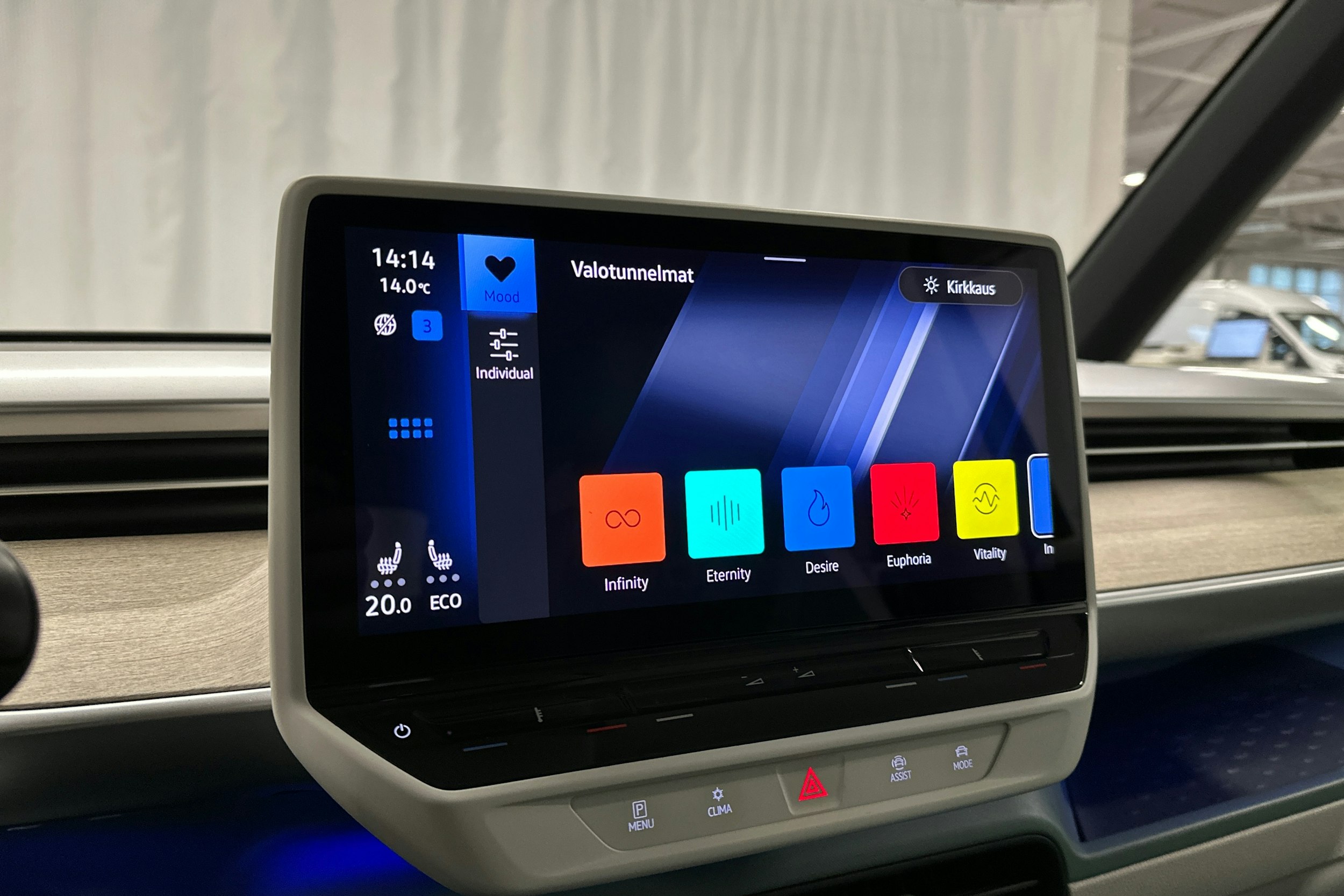vihreä Volkswagen ID. Buzz 2023 kuva 20.