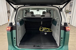 vihreä Volkswagen ID. Buzz 2023 kuva 24.