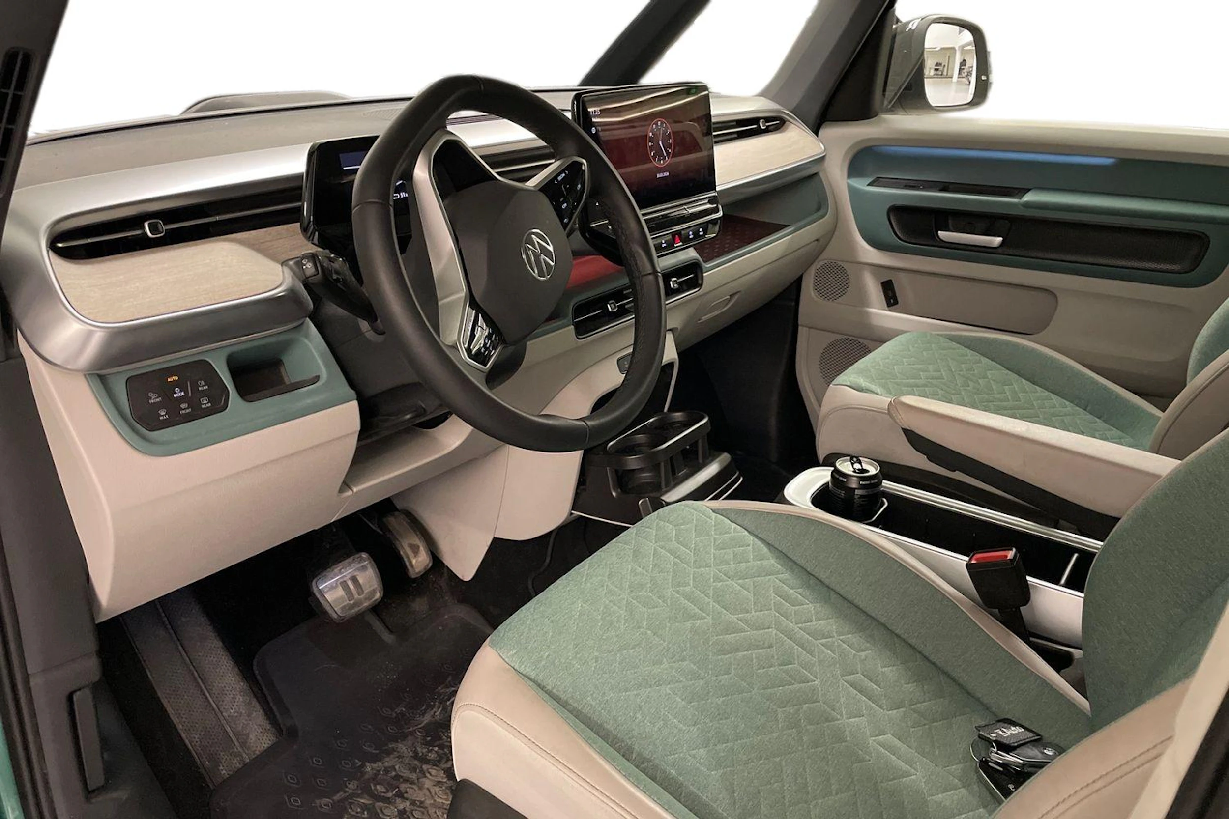 valkoinen Volkswagen ID. Buzz 2023 kuva 3.