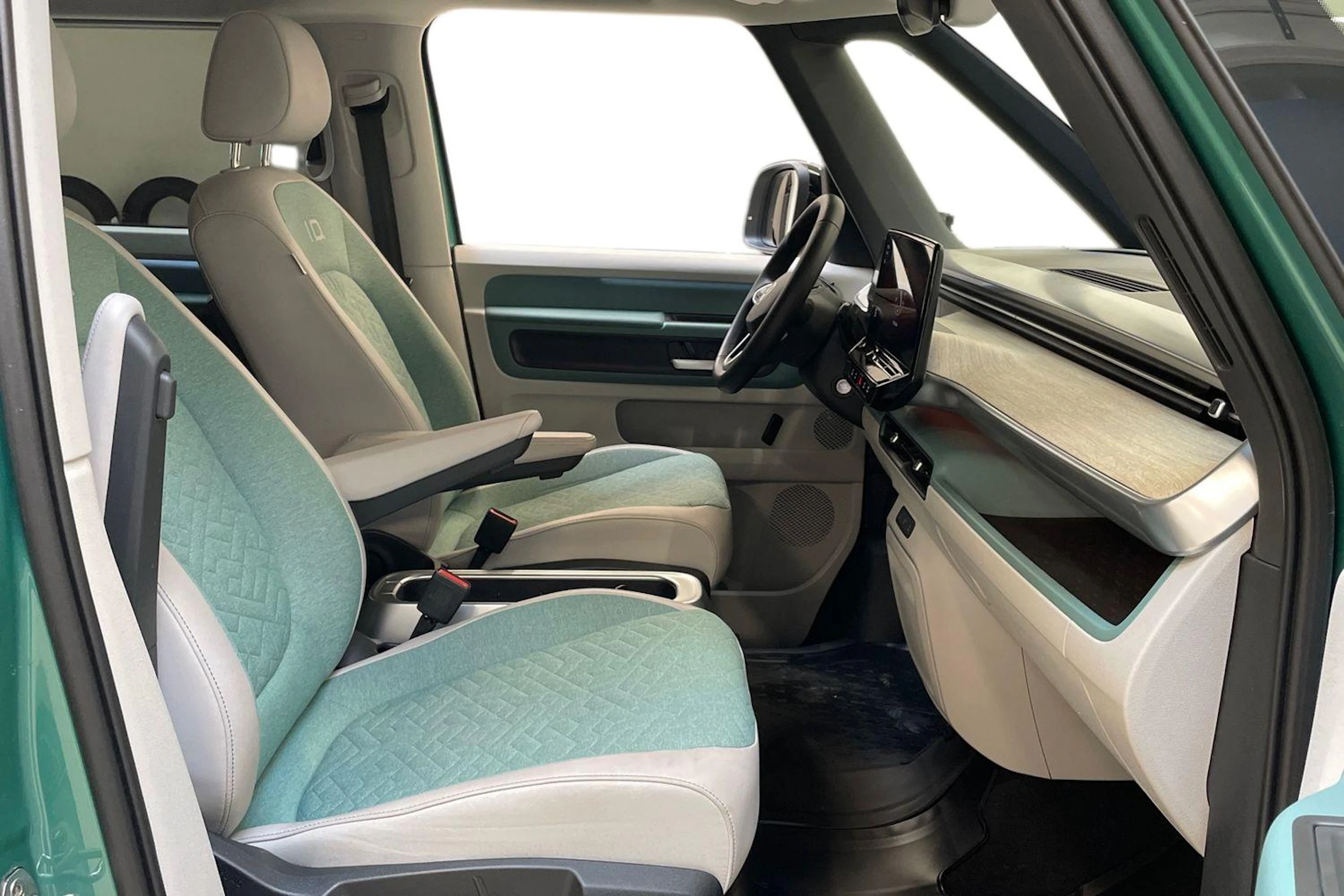 valkoinen Volkswagen ID. Buzz 2024 kuva 11.