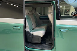 valkoinen Volkswagen ID. Buzz 2024 kuva 13.