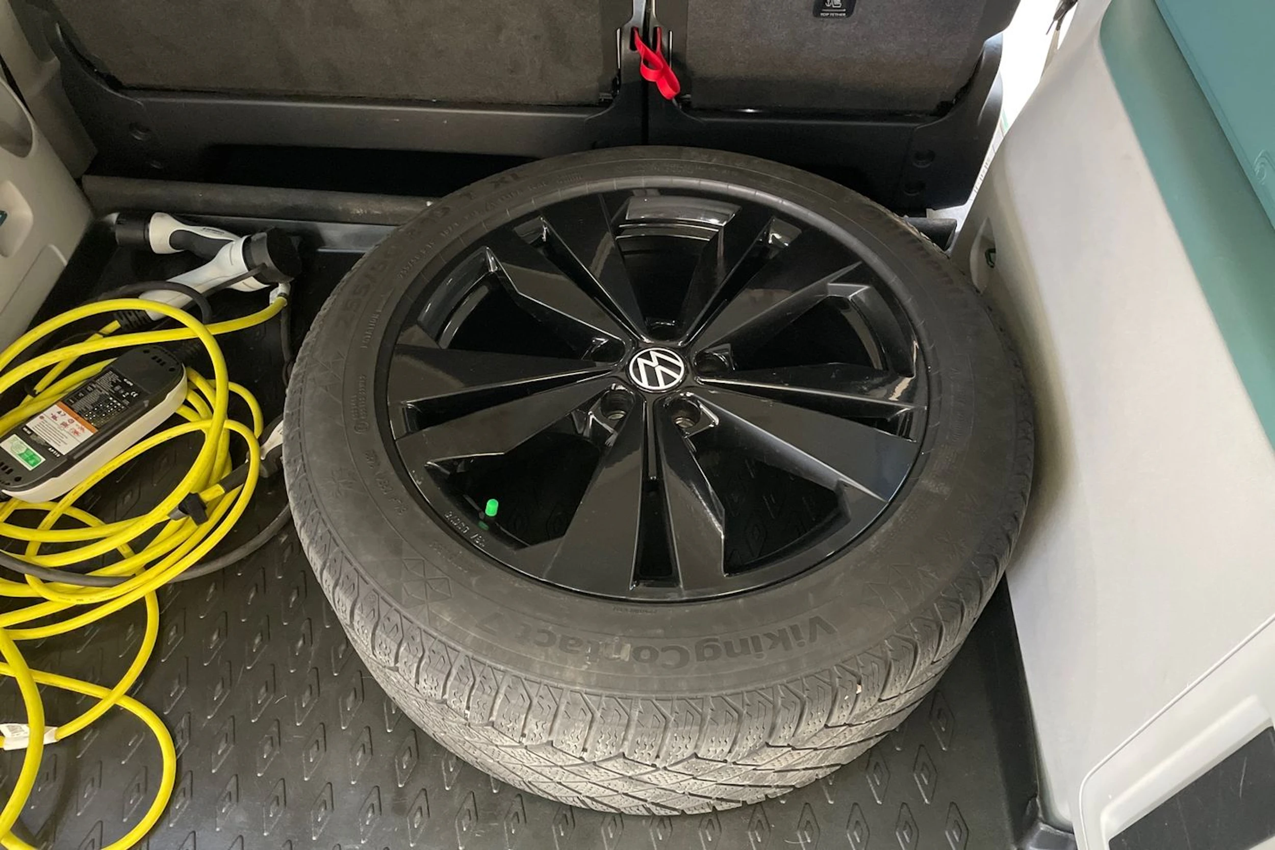 valkoinen Volkswagen ID. Buzz 2024 kuva 16.