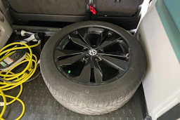 valkoinen Volkswagen ID. Buzz 2024 kuva 16.