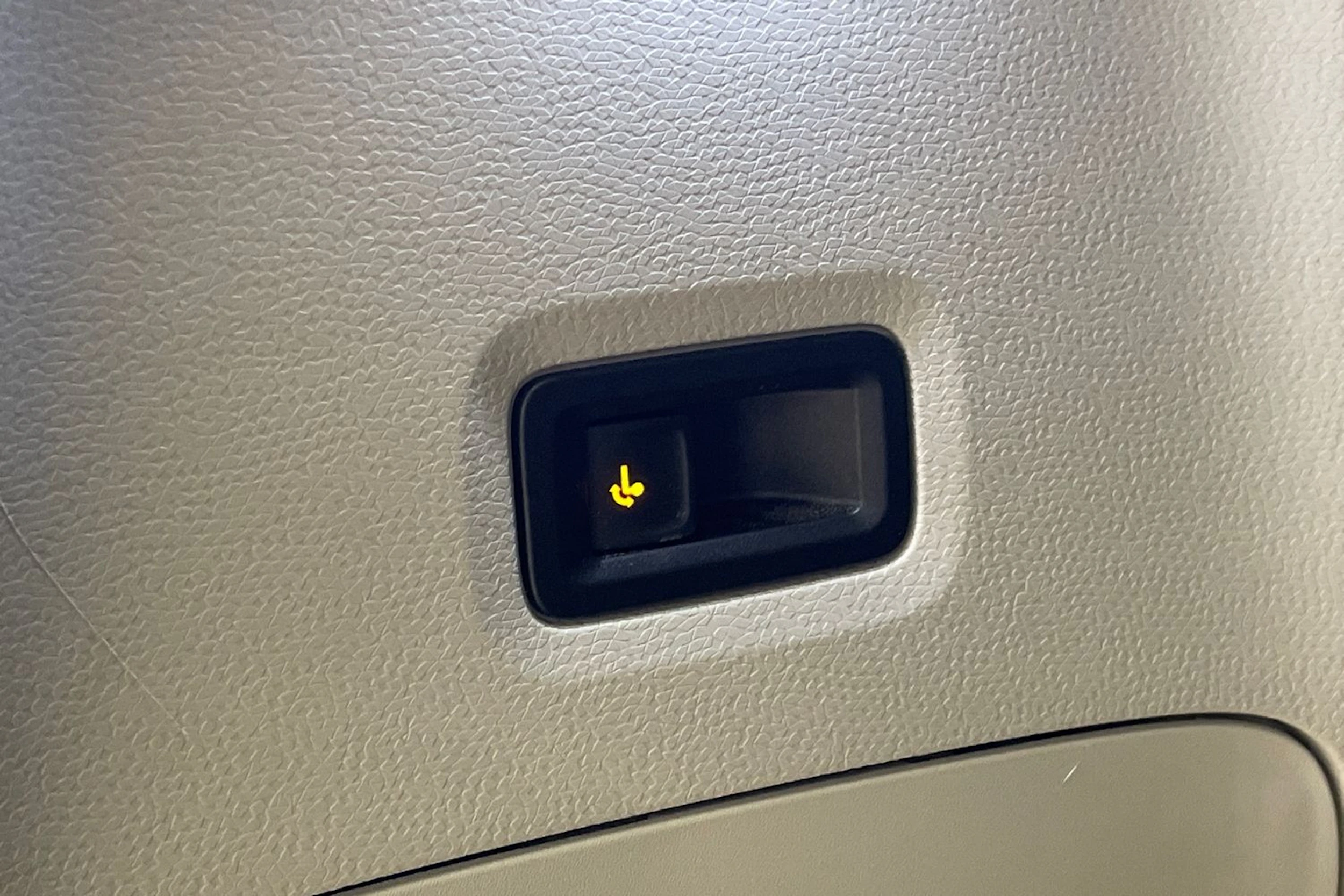 valkoinen Volkswagen ID. Buzz 2024 kuva 17.