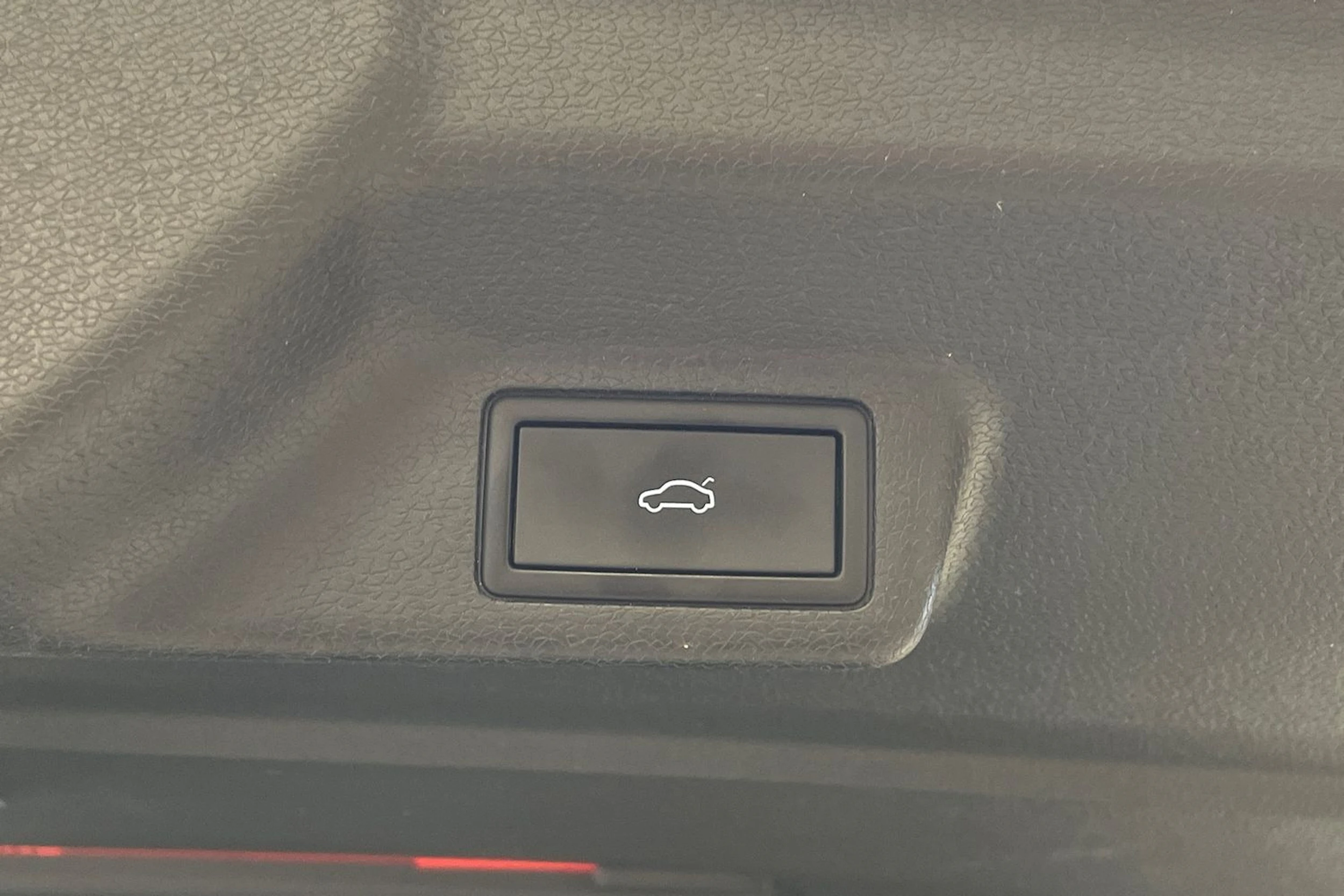 valkoinen Volkswagen ID. Buzz 2024 kuva 18.