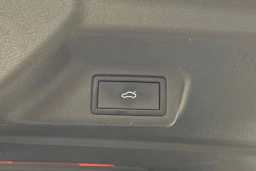 valkoinen Volkswagen ID. Buzz 2024 kuva 18.