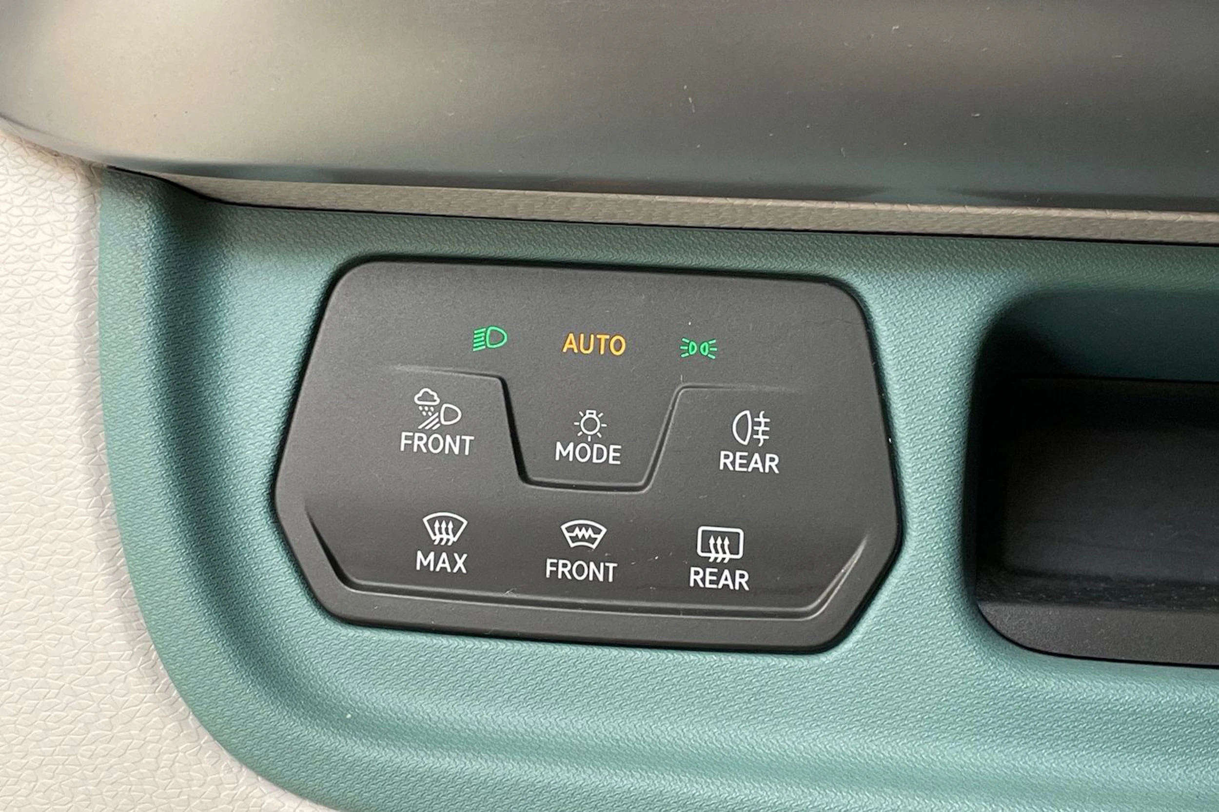 valkoinen Volkswagen ID. Buzz 2024 kuva 19.