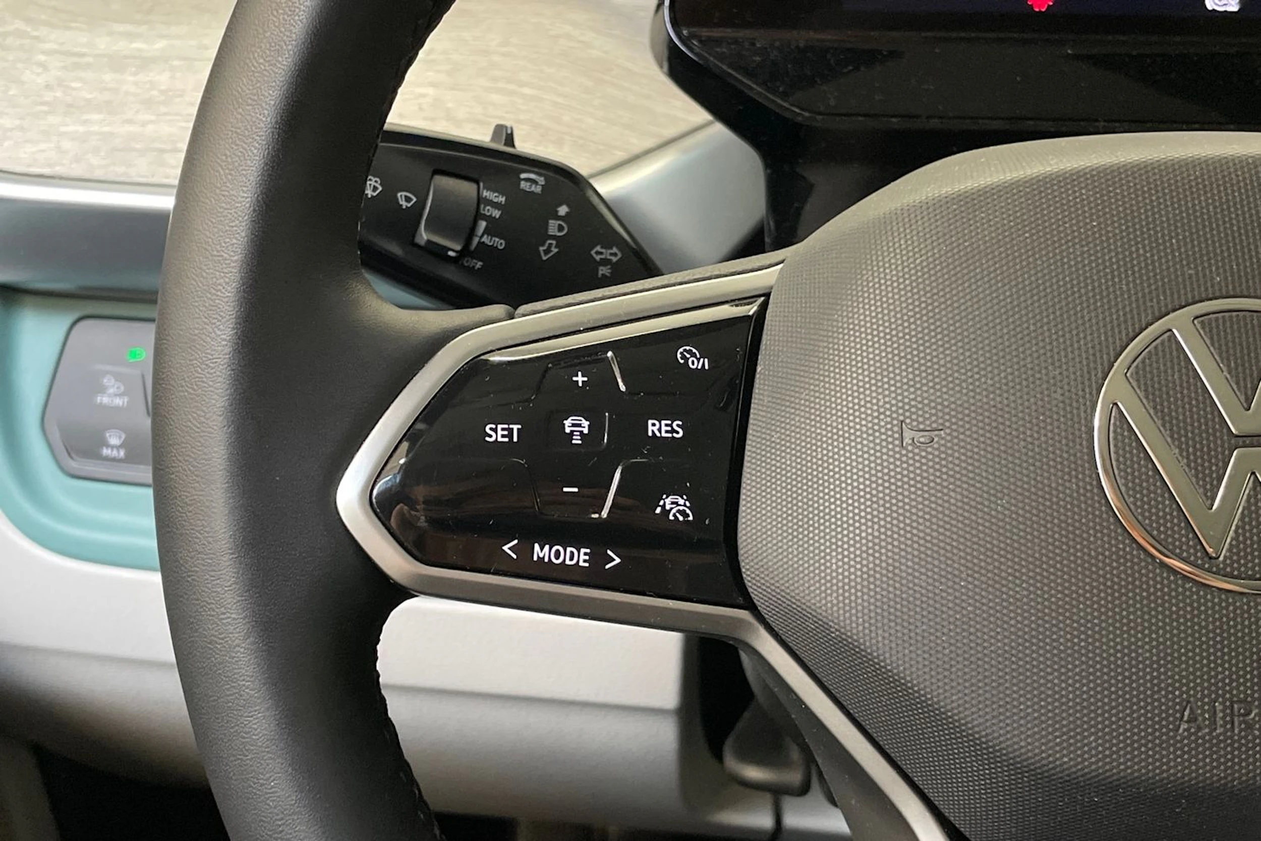 valkoinen Volkswagen ID. Buzz 2024 kuva 21.