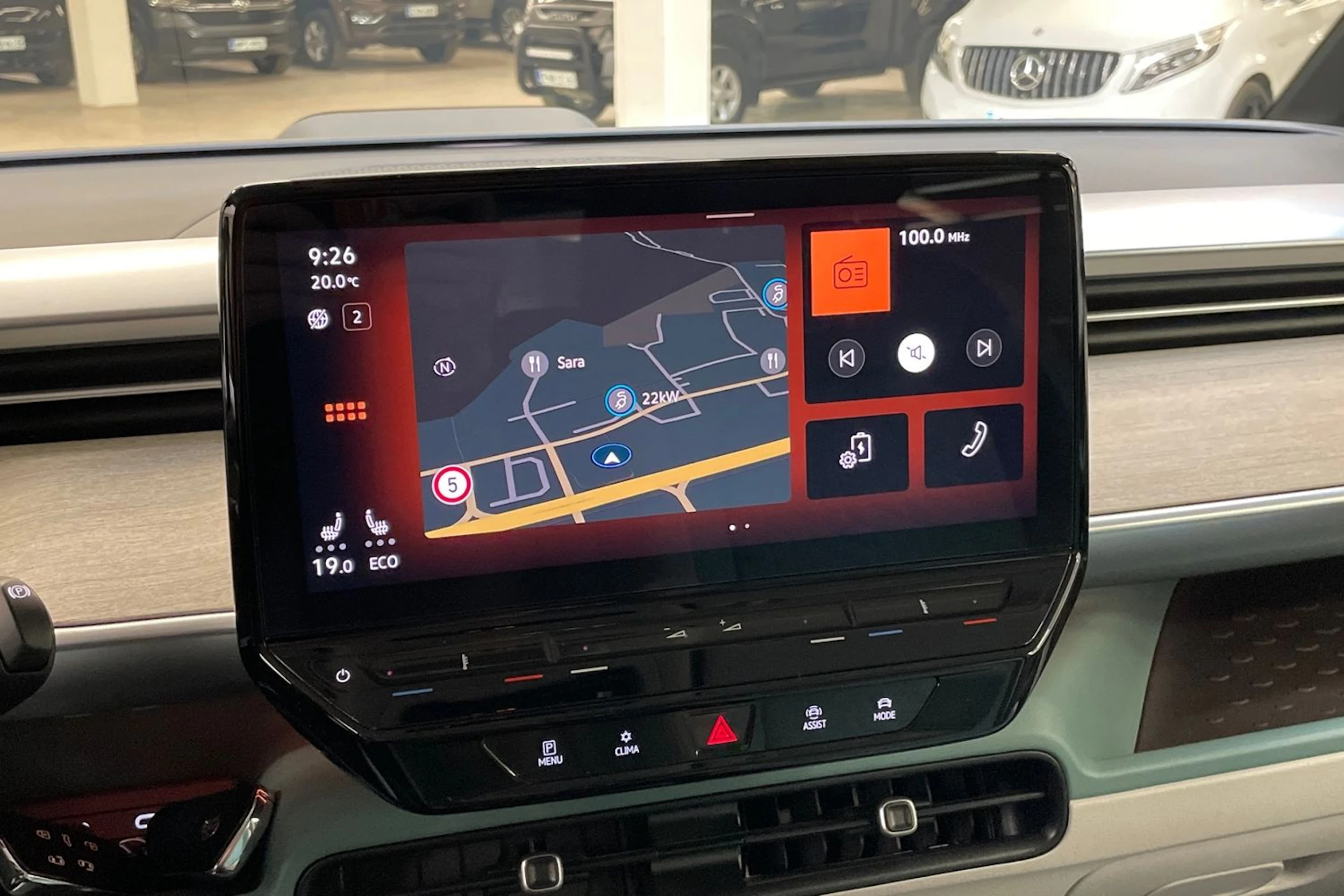 valkoinen Volkswagen ID. Buzz 2024 kuva 23.