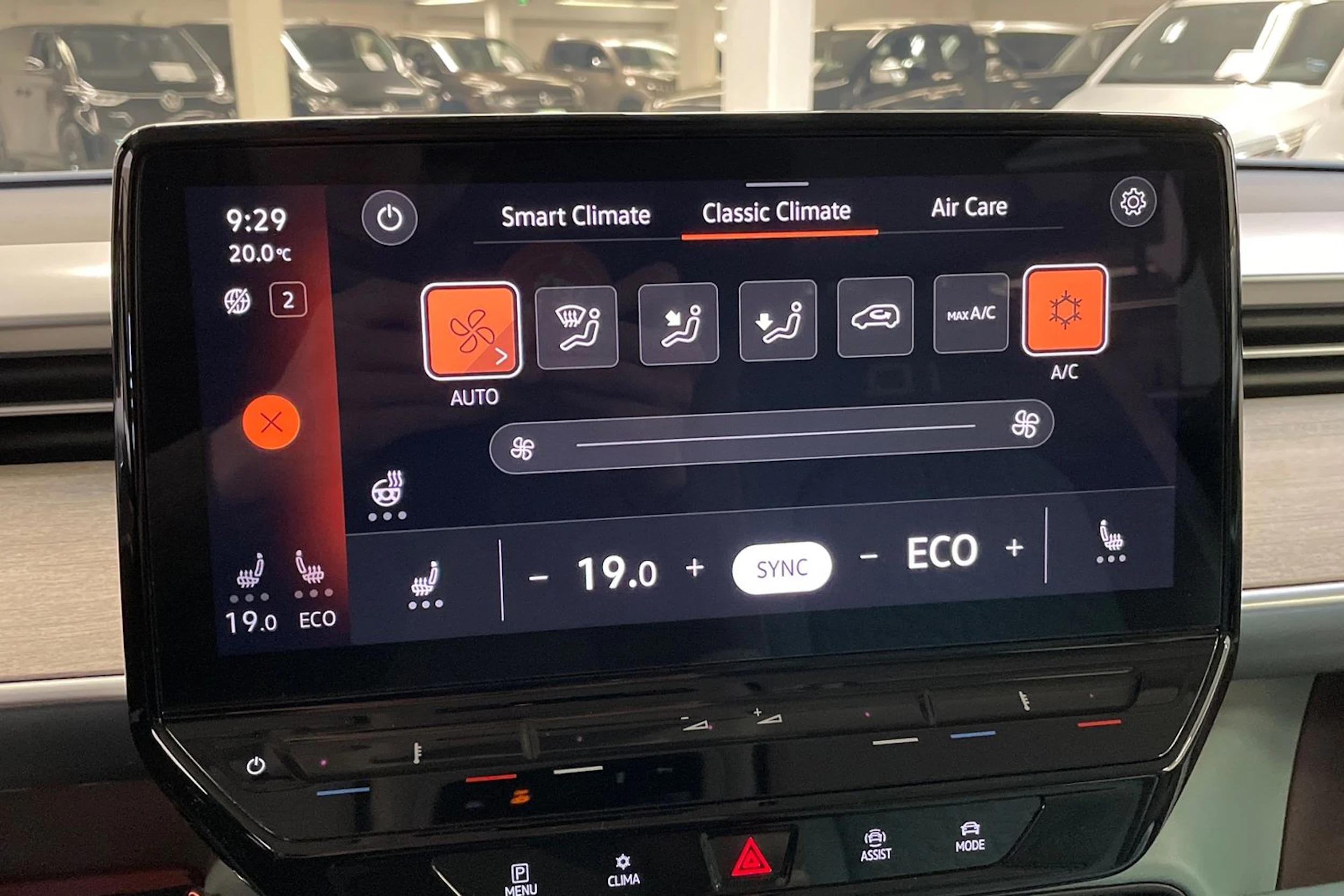 valkoinen Volkswagen ID. Buzz 2024 kuva 30.