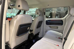 Valkoinen Volkswagen ID. Buzz 2023 kuva 15.