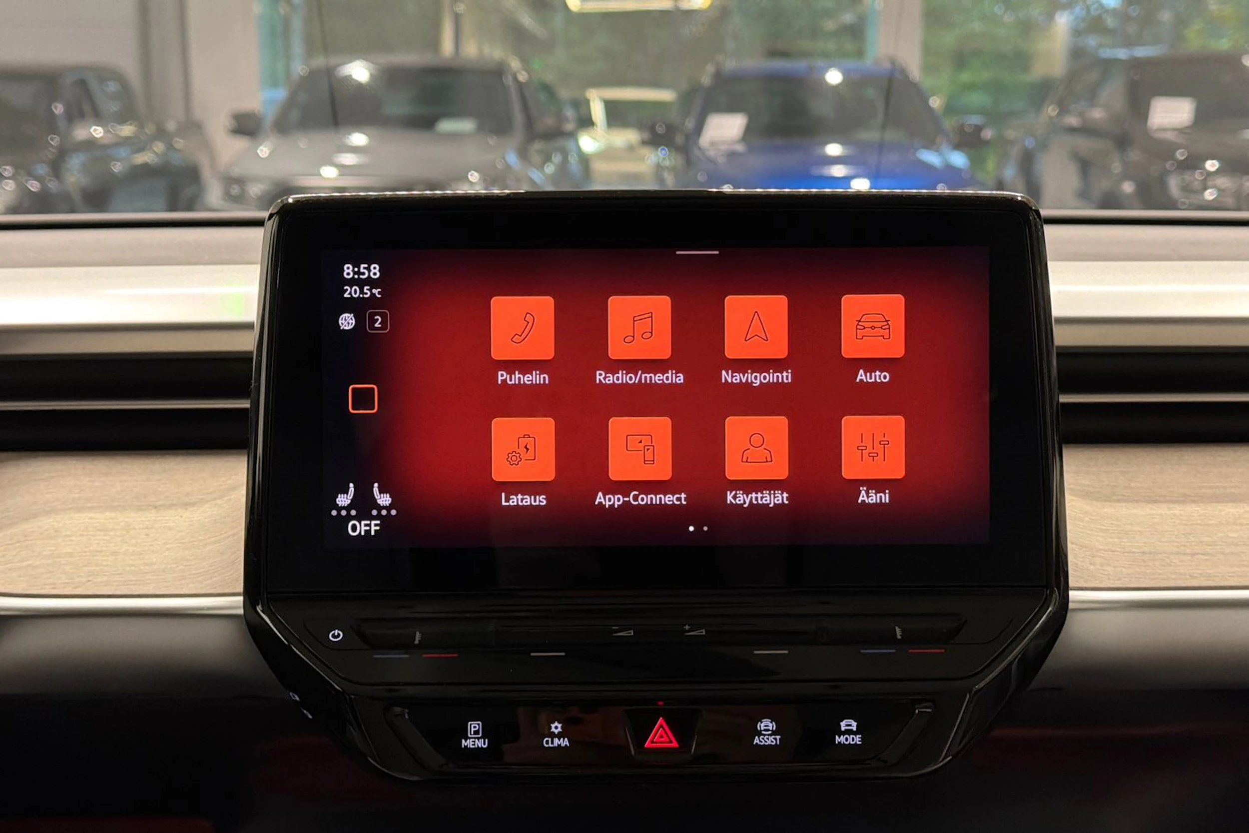 Valkoinen Volkswagen ID. Buzz 2023 kuva 17.