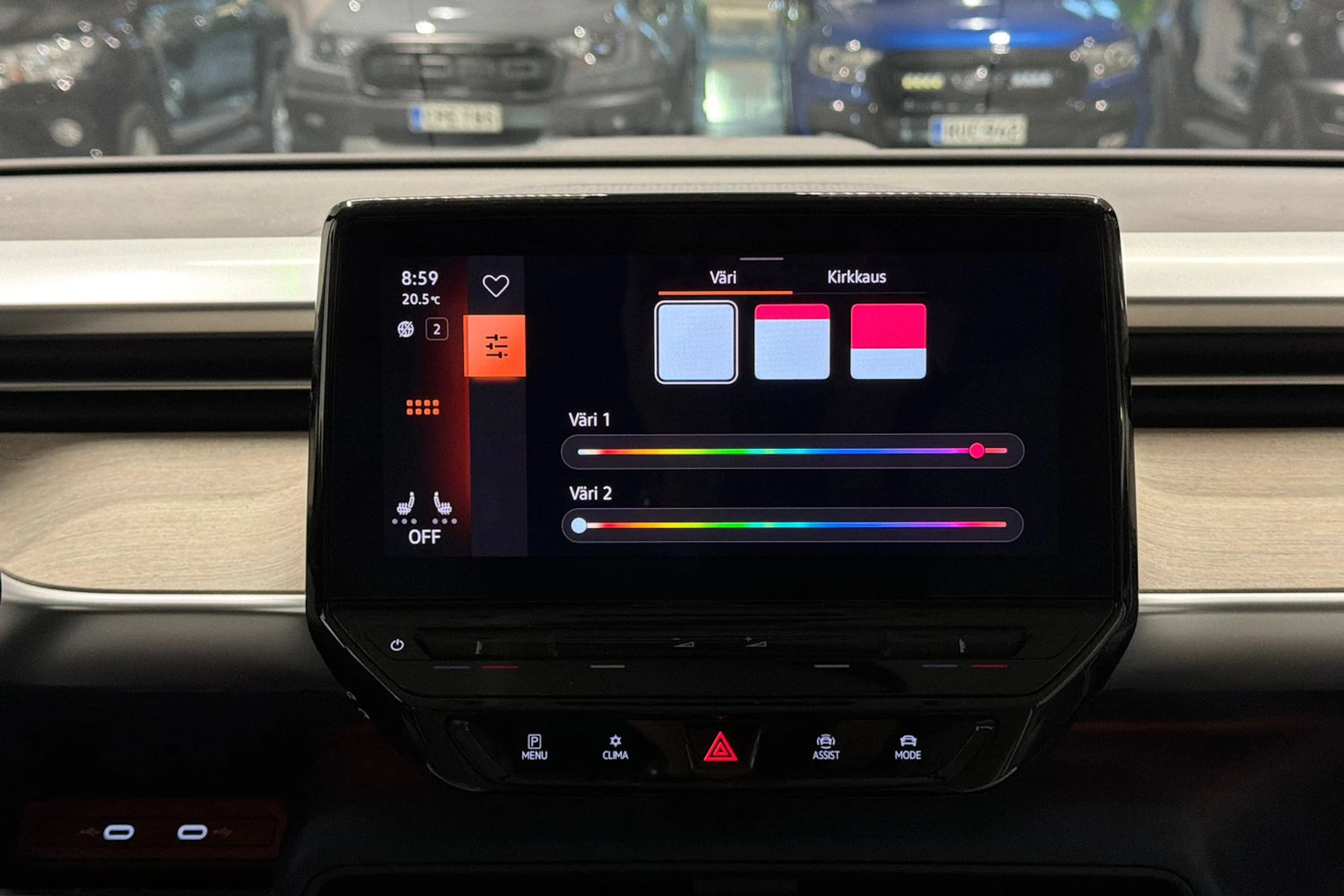 Valkoinen Volkswagen ID. Buzz 2023 kuva 19.
