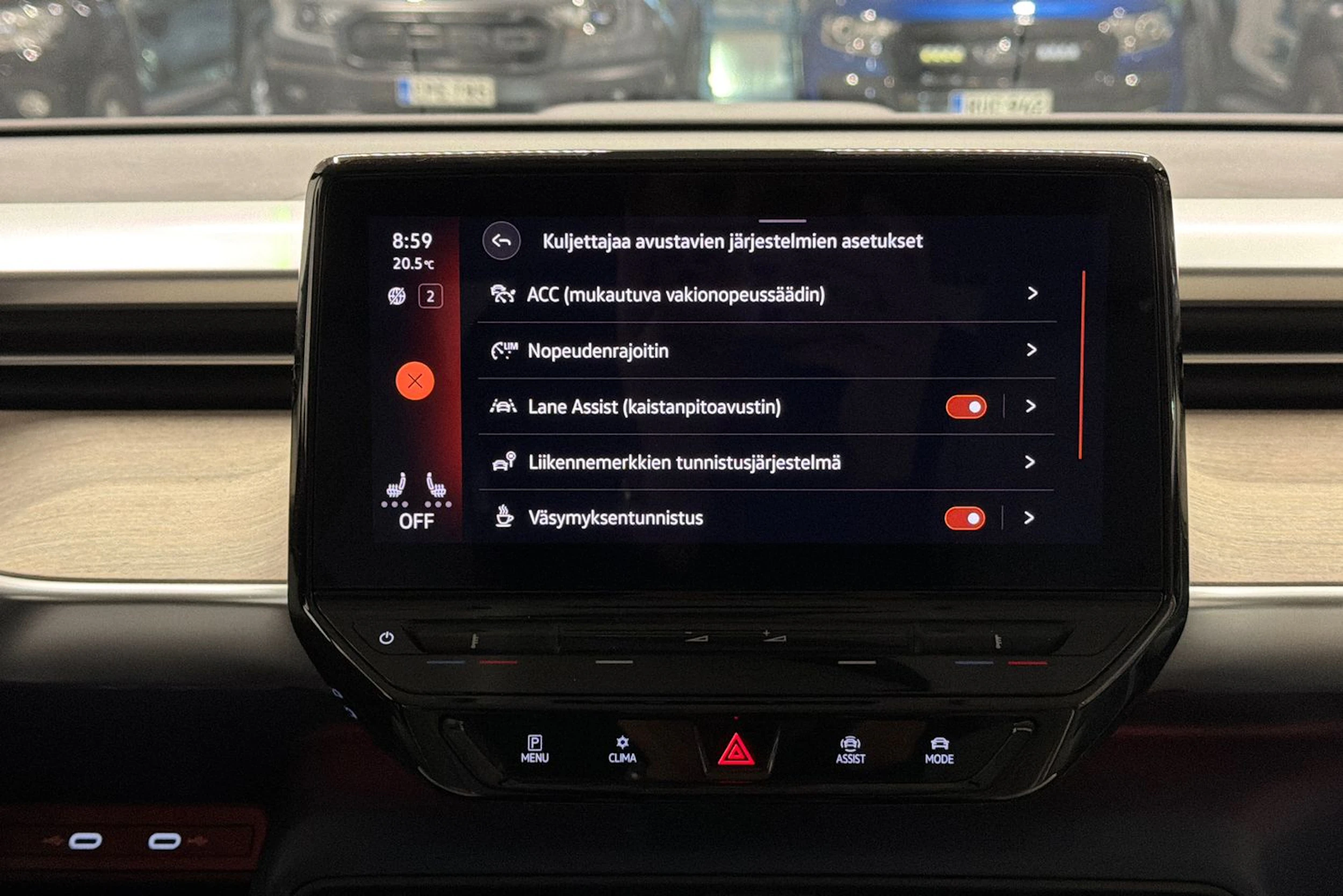 Valkoinen Volkswagen ID. Buzz 2023 kuva 21.