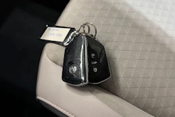 Valkoinen Volkswagen ID. Buzz 2023 kuva 27.