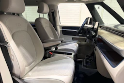 Valkoinen Volkswagen ID. Buzz 2023 kuva 28.