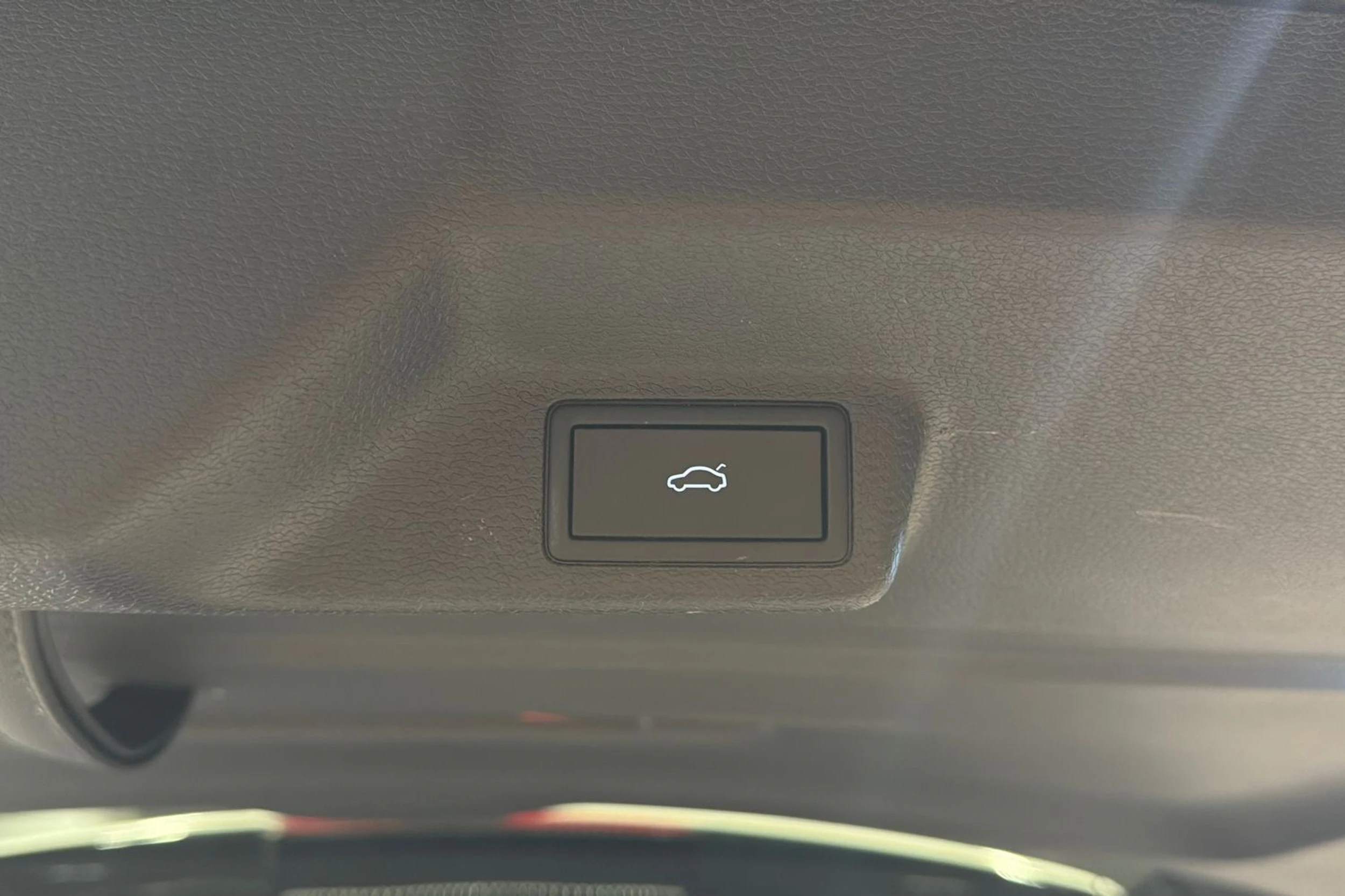 Valkoinen Volkswagen ID. Buzz 2023 kuva 31.