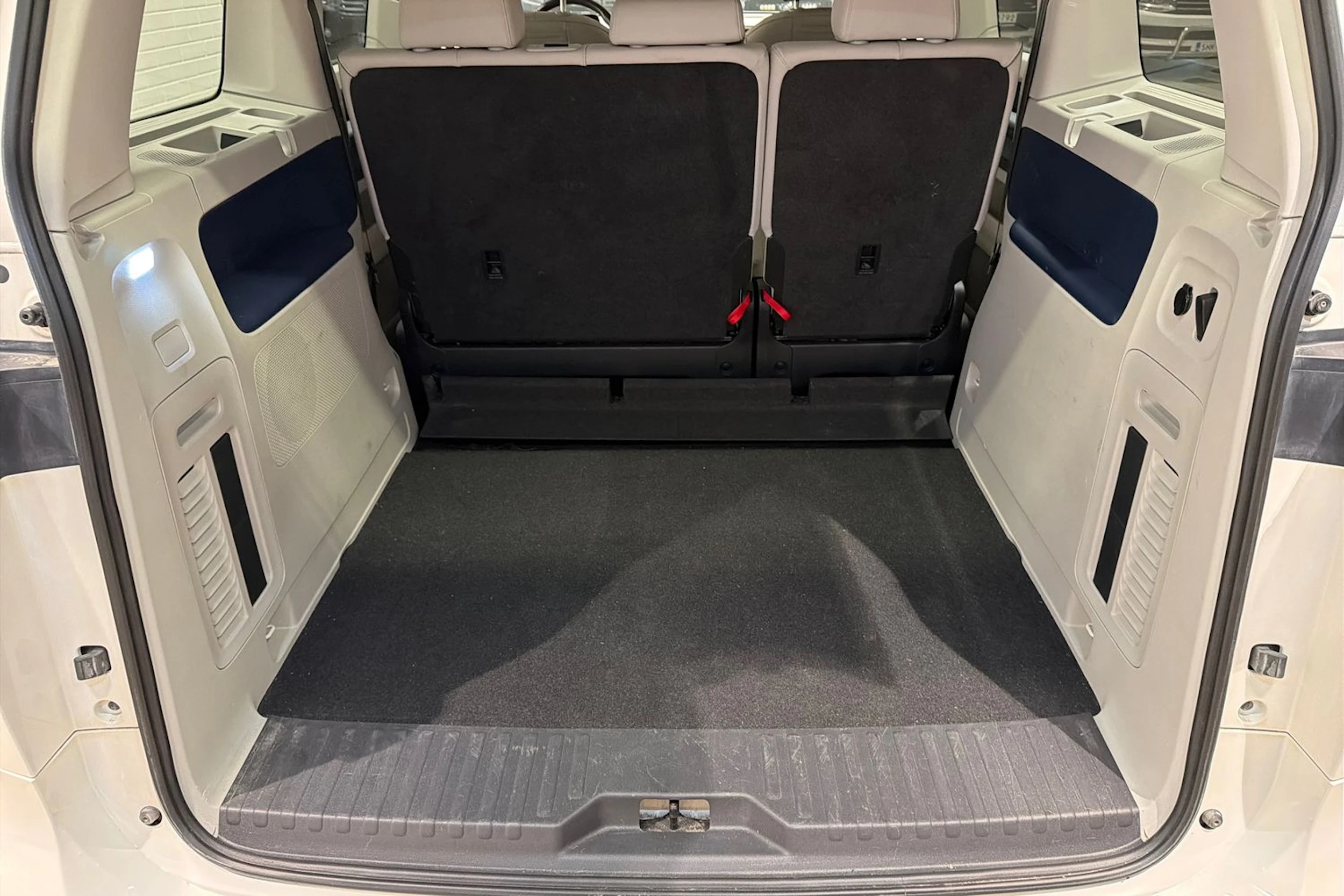 Valkoinen Volkswagen ID. Buzz 2023 kuva 33.