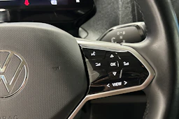 met. vihreä Volkswagen ID. Buzz Cargo 2024 kuva 13.