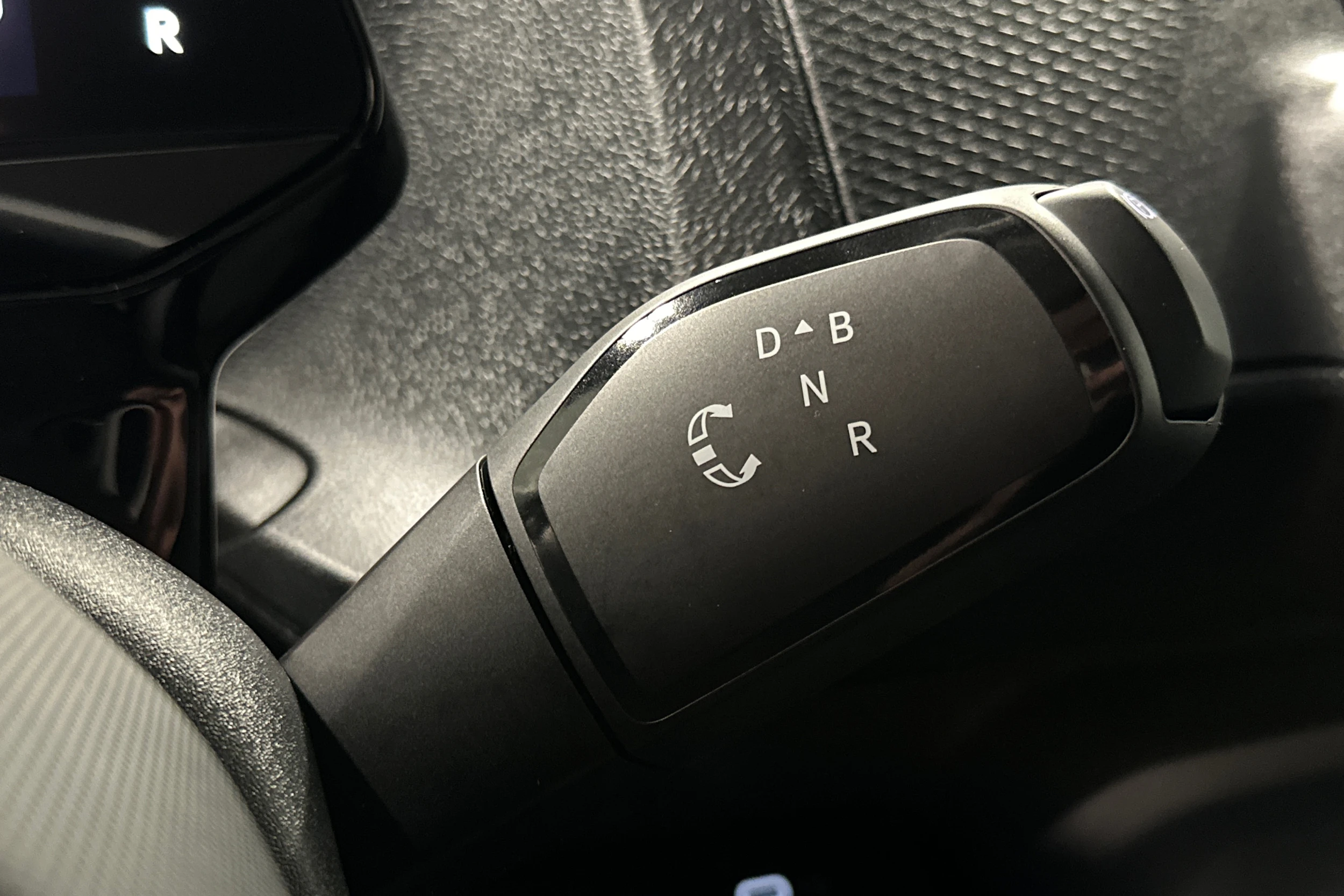 met. vihreä Volkswagen ID. Buzz Cargo 2024 kuva 16.