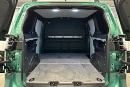 met. vihreä Volkswagen ID. Buzz Cargo 2024 kuva 23.