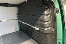 met. vihreä Volkswagen ID. Buzz Cargo 2024 kuva 26.