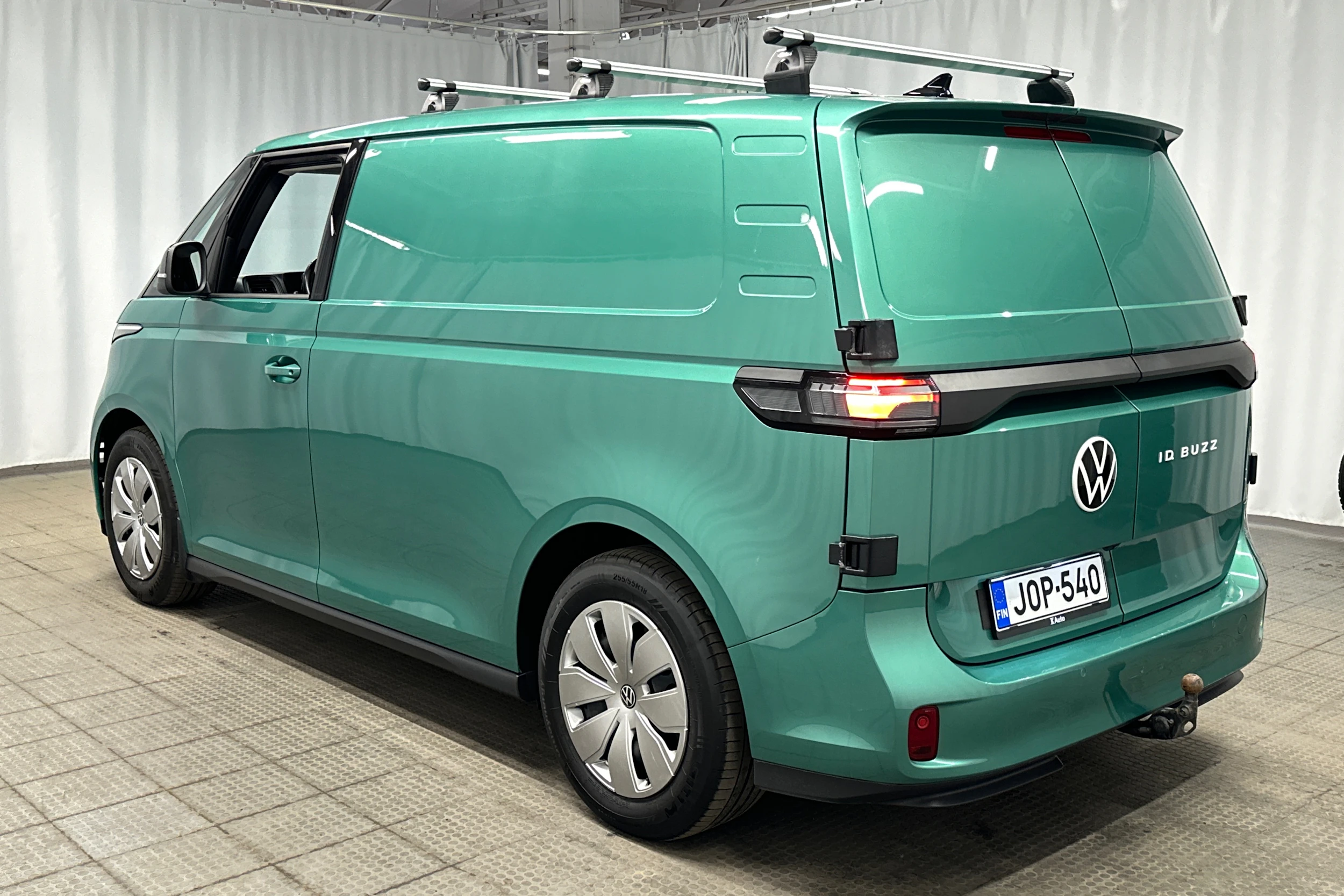 met. vihreä Volkswagen ID. Buzz Cargo 2024 kuva 27.