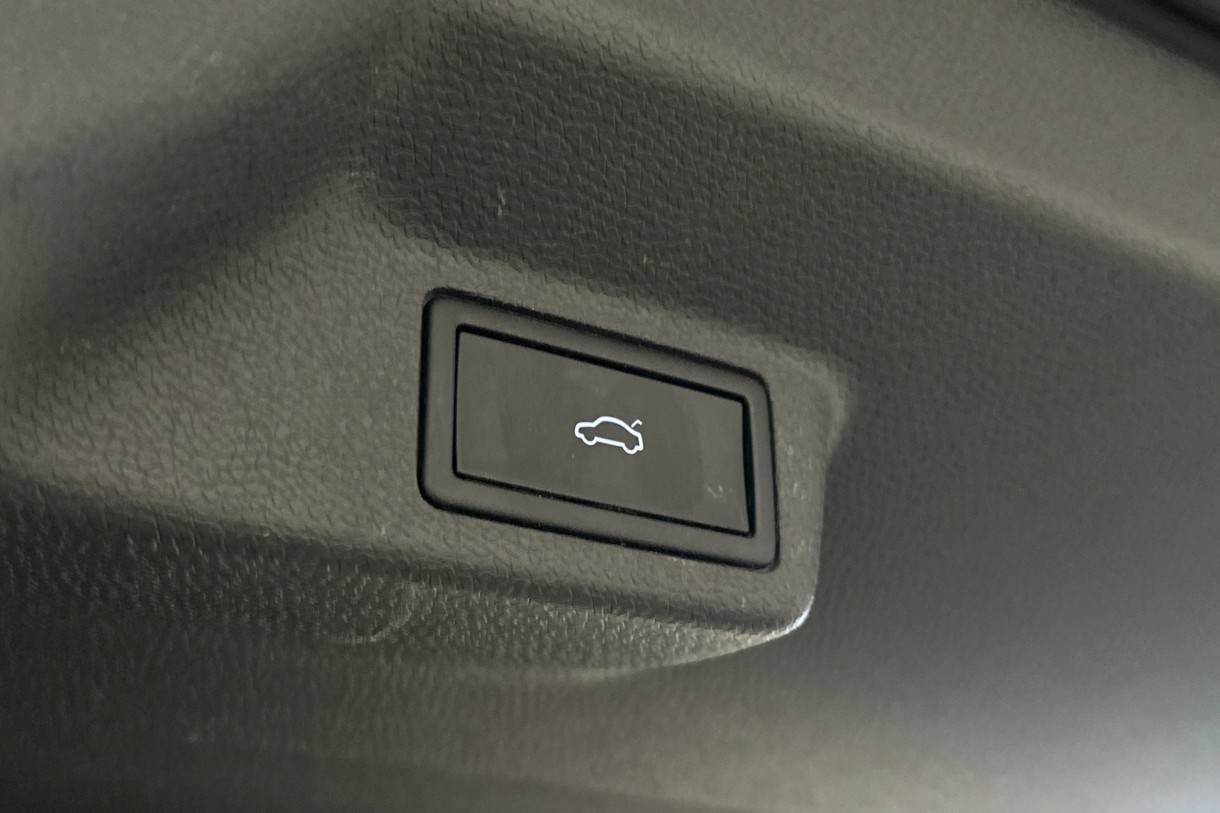 valkoinen Volkswagen ID. Buzz 2023 kuva 12.