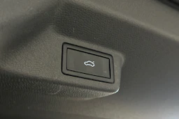 valkoinen Volkswagen ID. Buzz 2023 kuva 12.