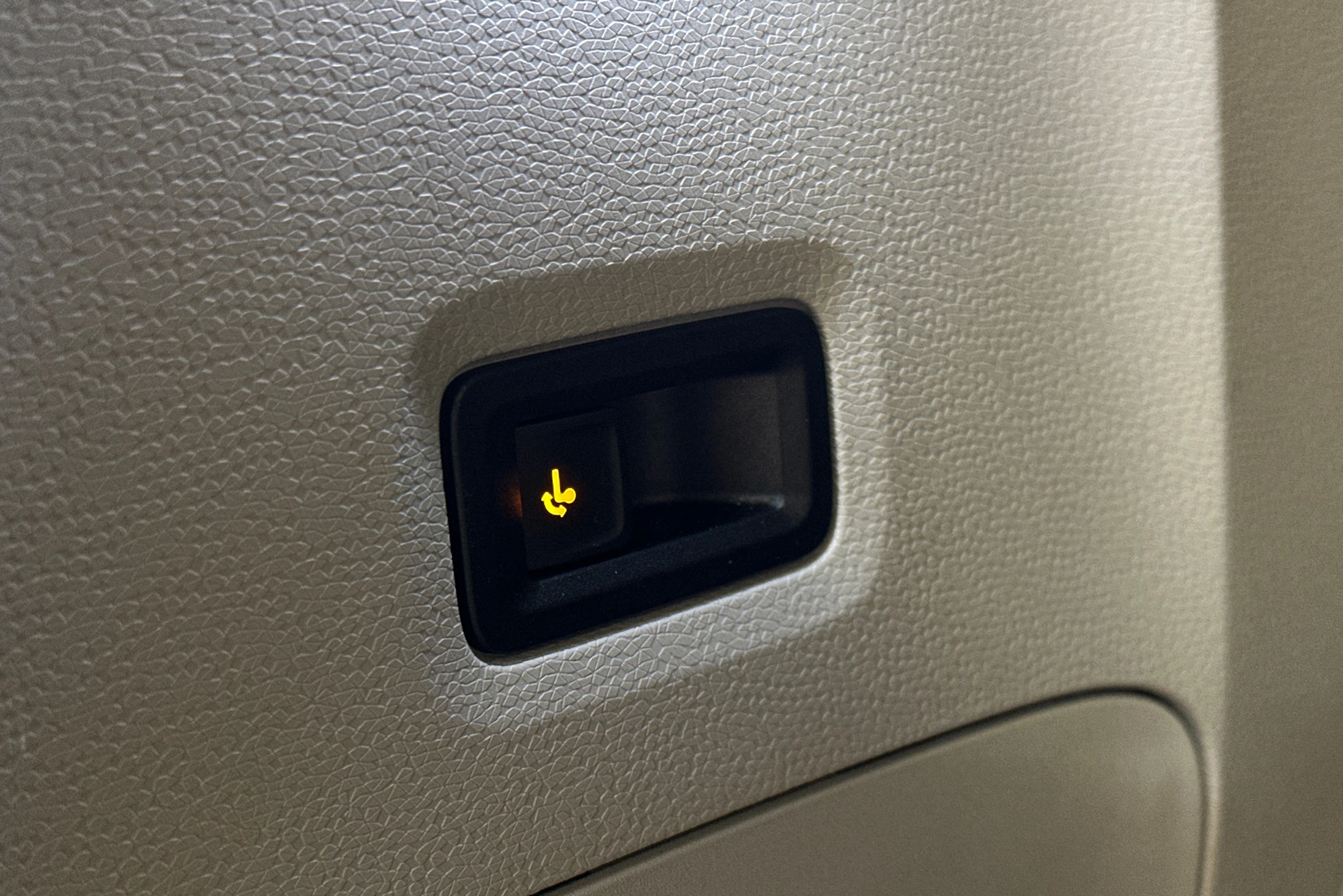 valkoinen Volkswagen ID. Buzz 2023 kuva 13.