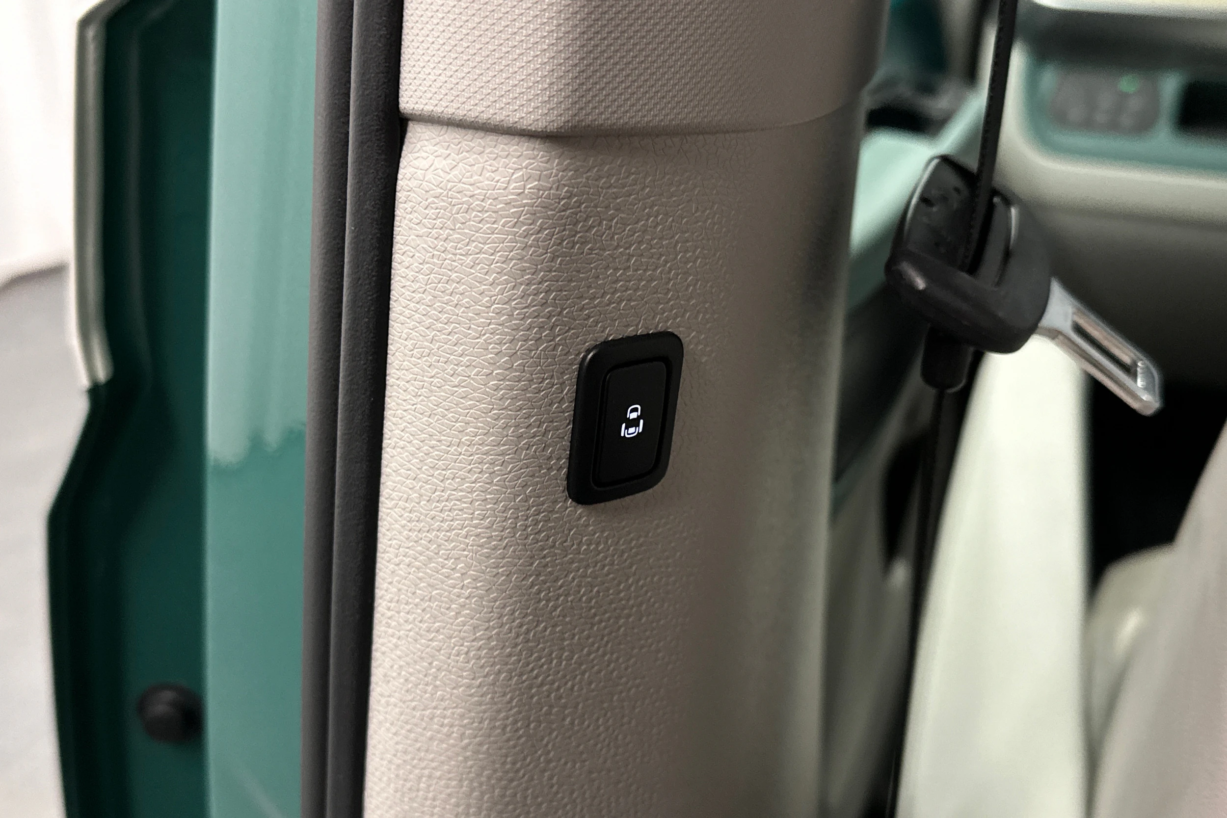 valkoinen Volkswagen ID. Buzz 2023 kuva 14.