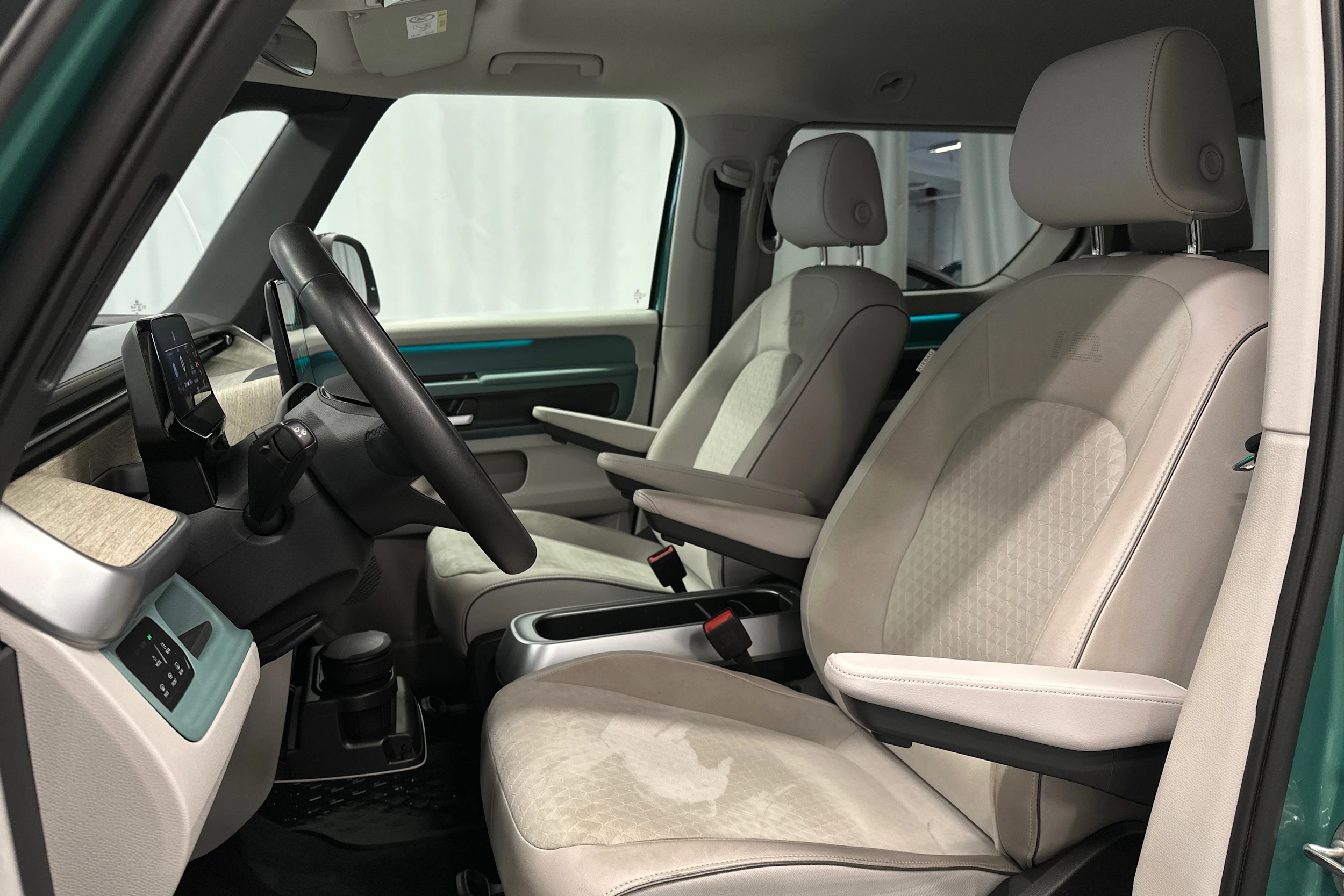 valkoinen Volkswagen ID. Buzz 2023 kuva 15.