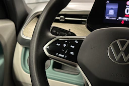 valkoinen Volkswagen ID. Buzz 2023 kuva 17.