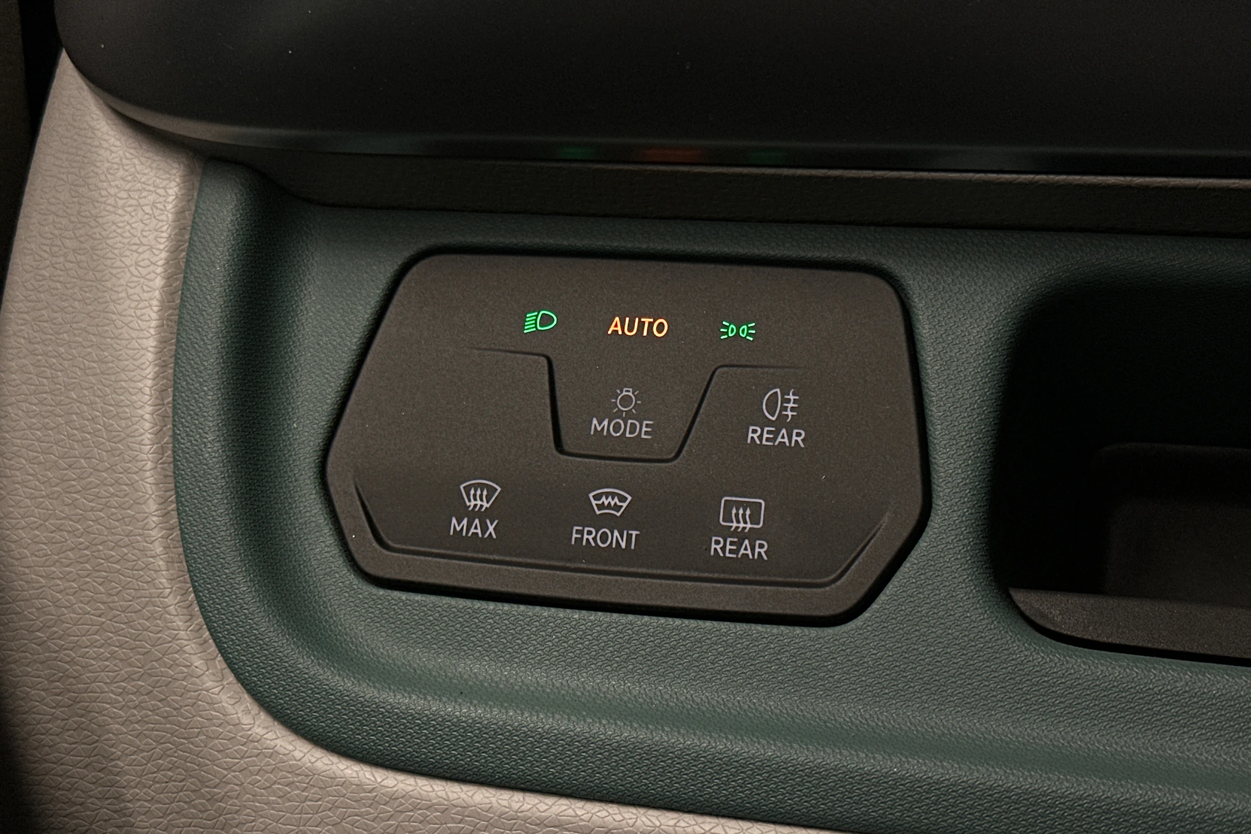 valkoinen Volkswagen ID. Buzz 2023 kuva 21.