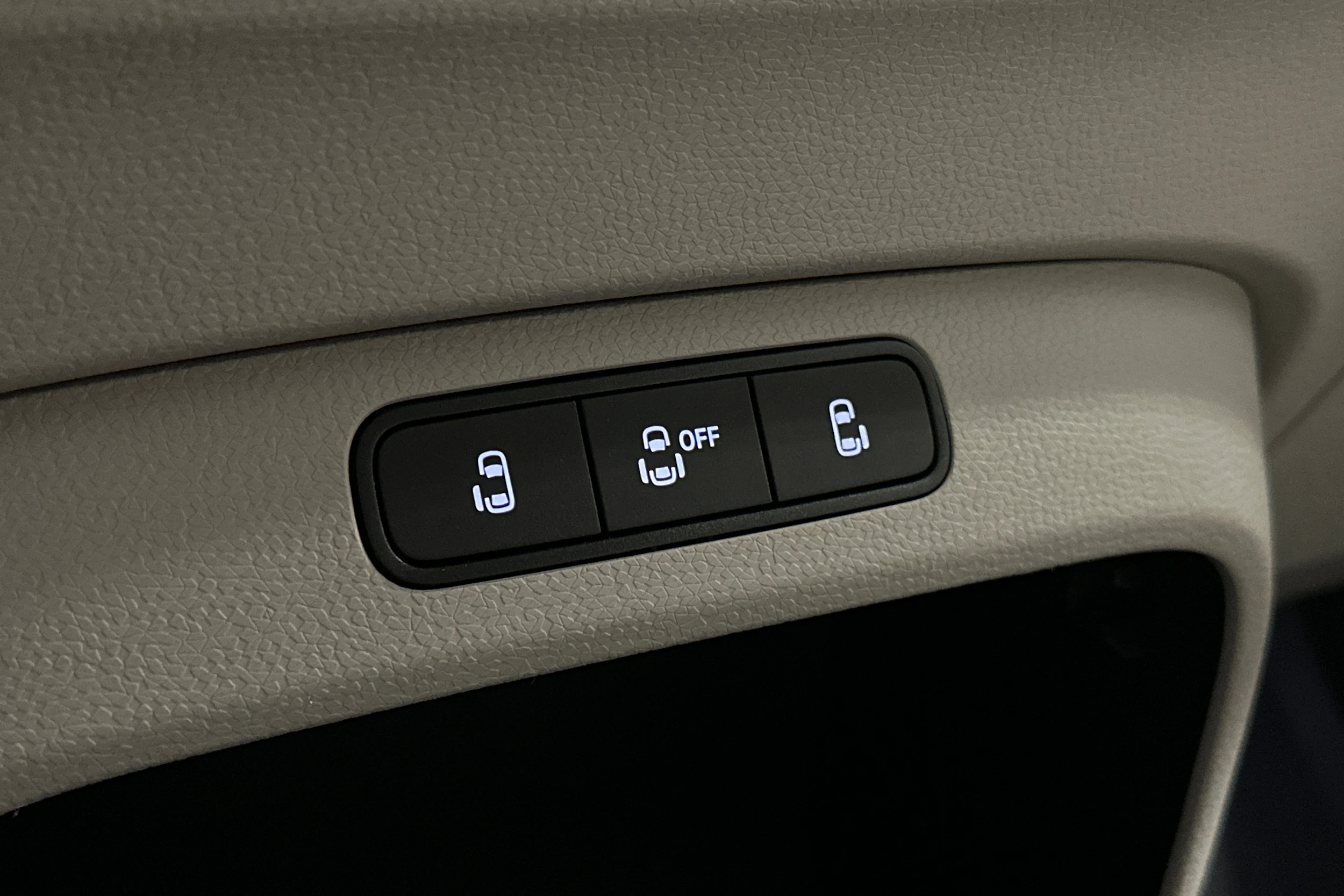 valkoinen Volkswagen ID. Buzz 2023 kuva 29.