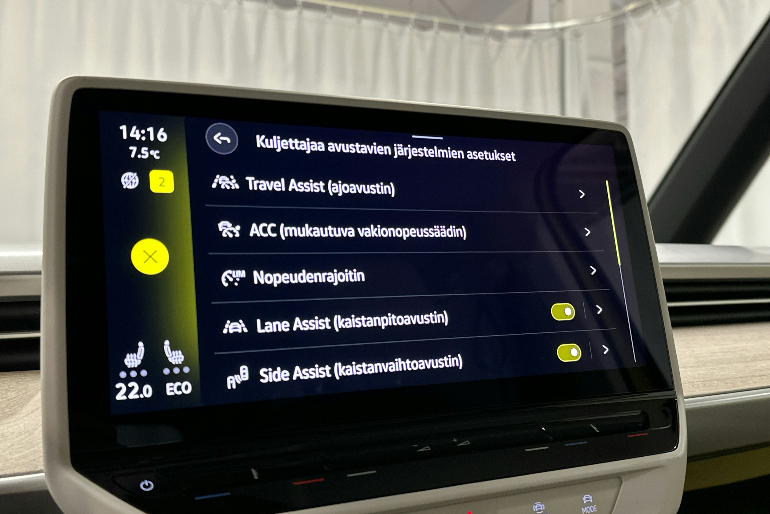 keltainen Volkswagen ID. Buzz 2023 kuva 23.